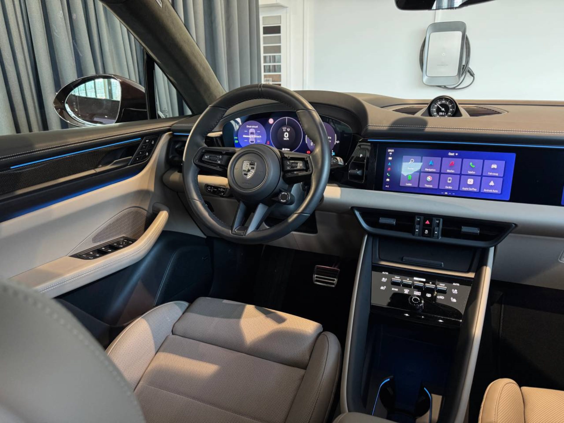 PORSCHE Macan Turbo-image-15