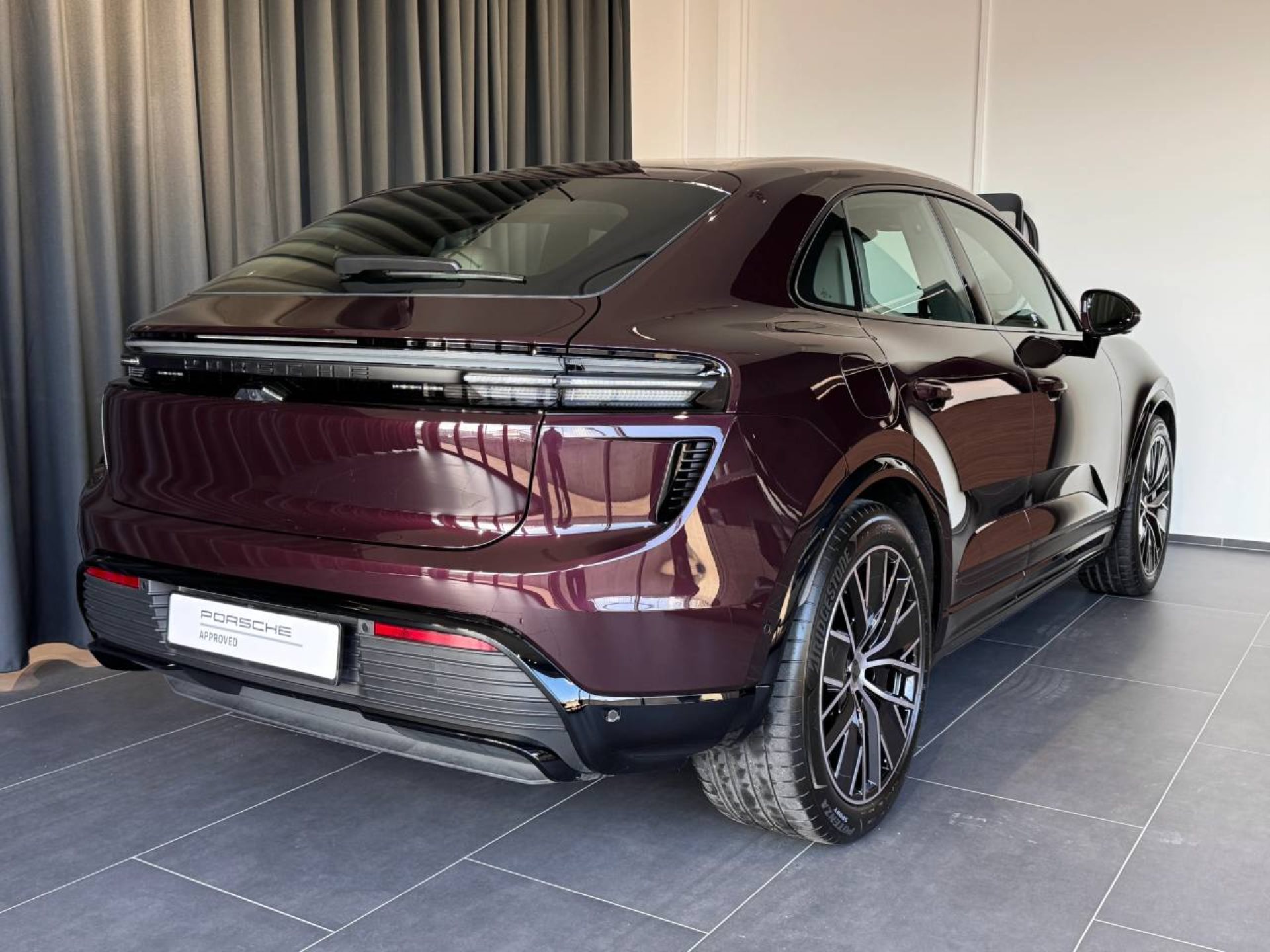 PORSCHE Macan Turbo-image-6