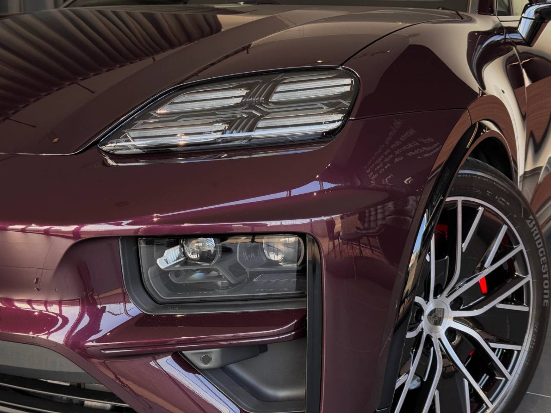 PORSCHE Macan Turbo-image-11