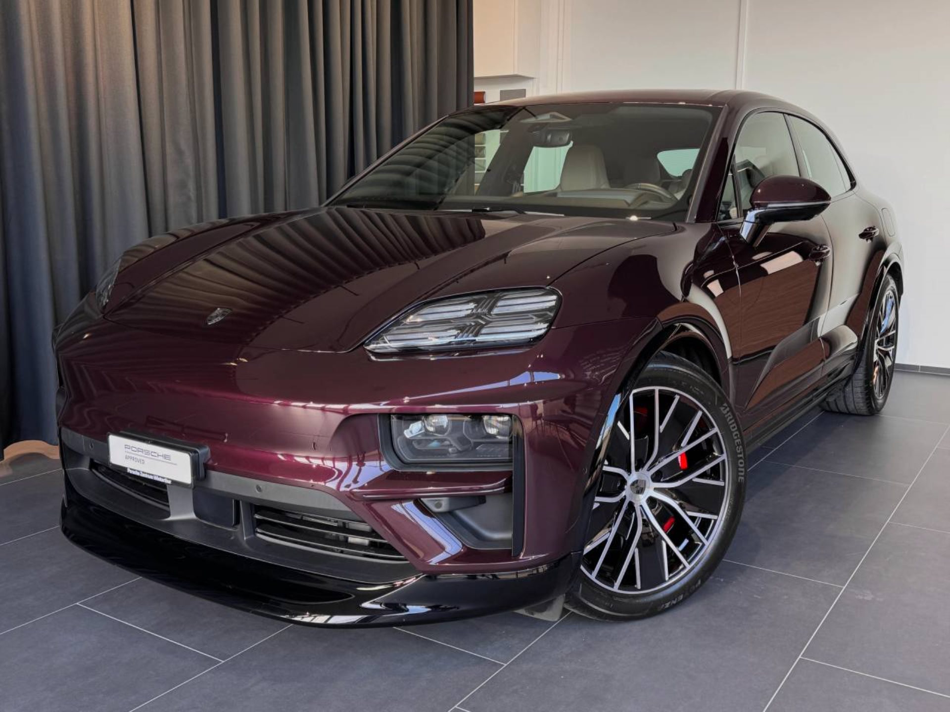 PORSCHE Macan Turbo-image-0