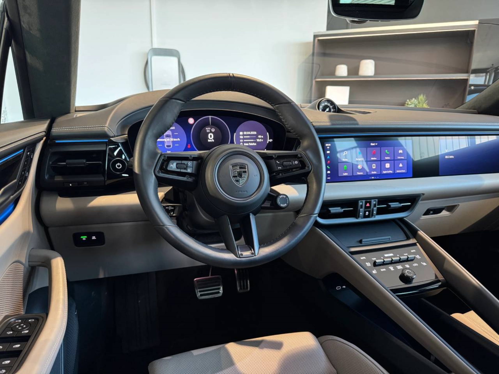 PORSCHE Macan Turbo-image-13