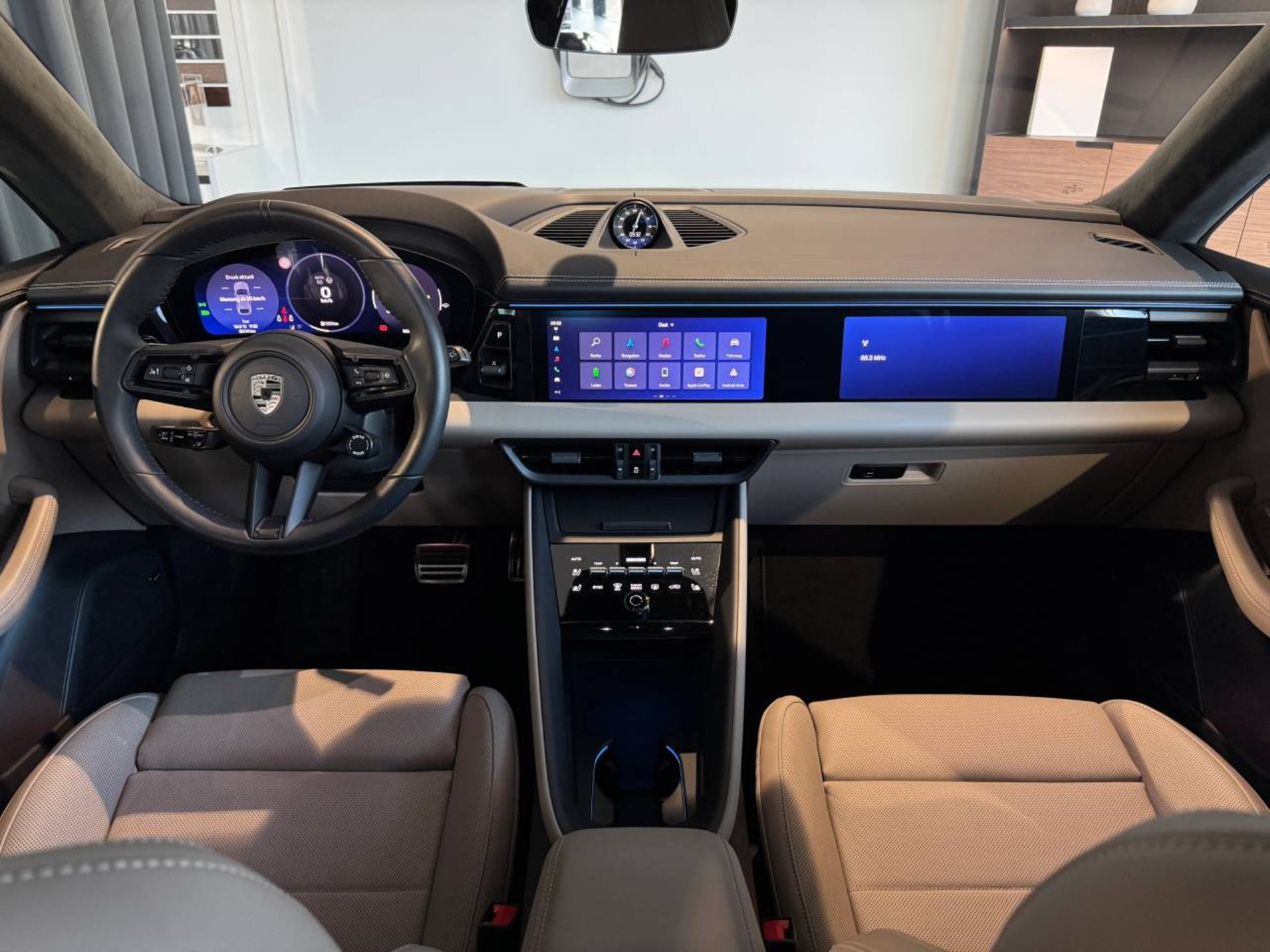 PORSCHE Macan Turbo-image-17