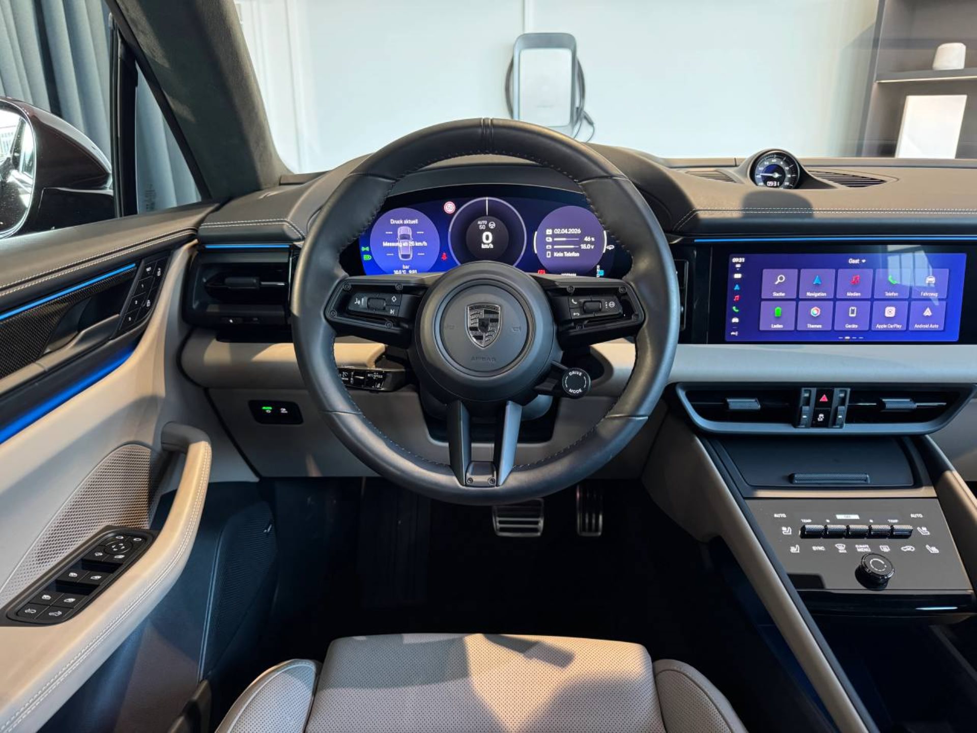 PORSCHE Macan Turbo-image-14