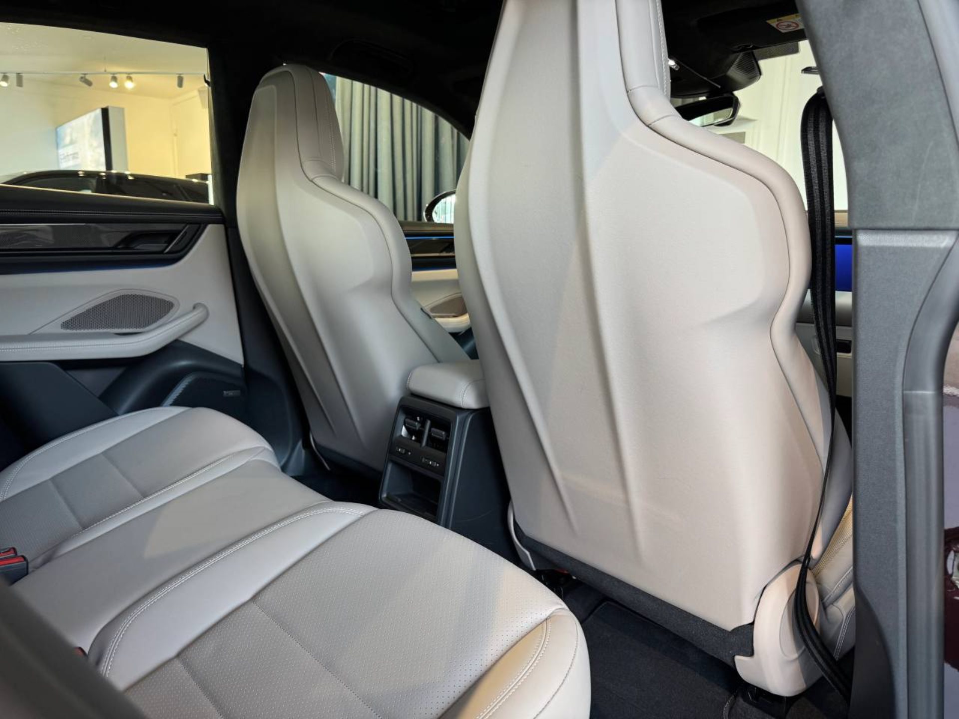 PORSCHE Macan Turbo-image-30