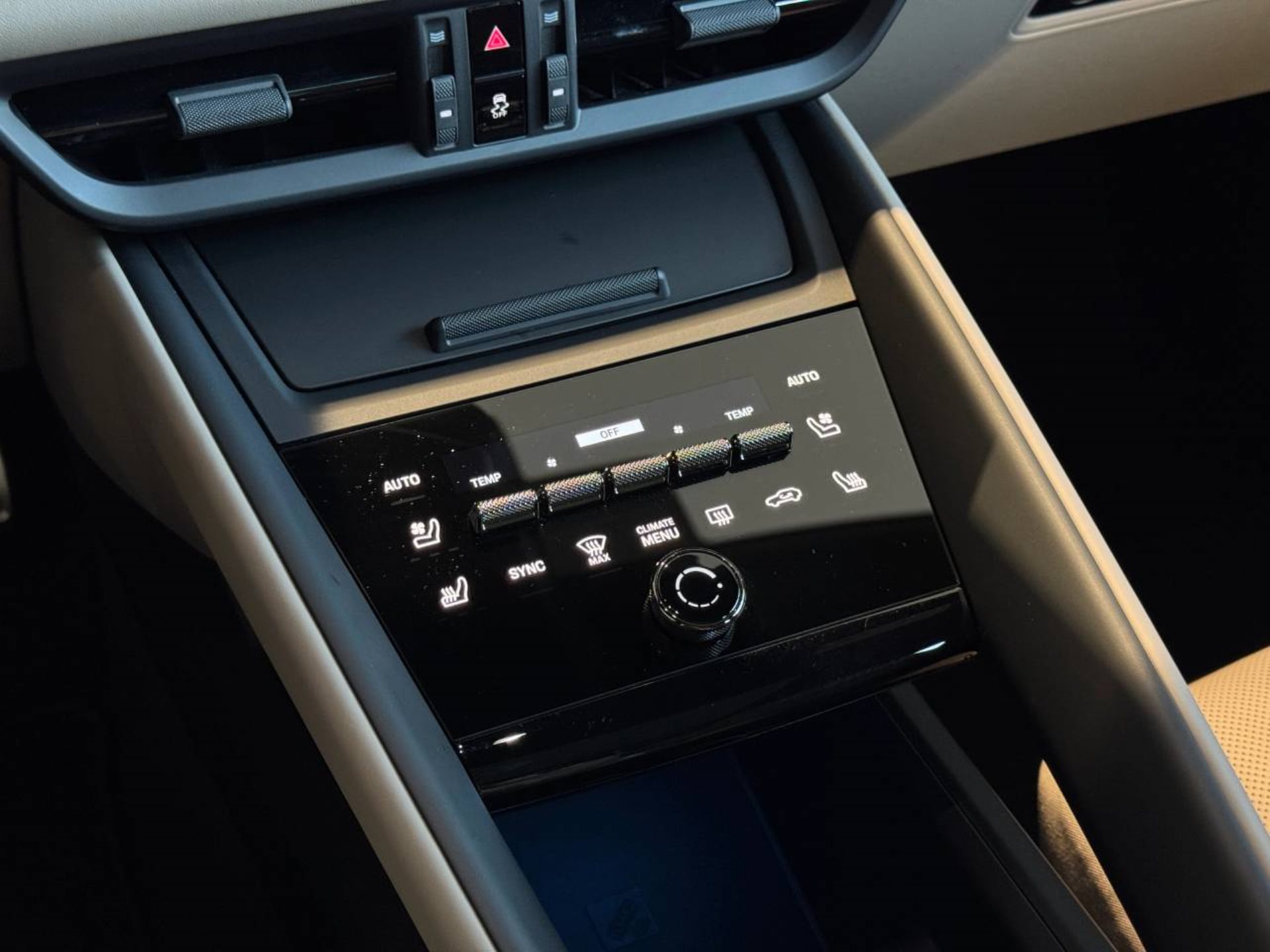 PORSCHE Macan Turbo-image-18