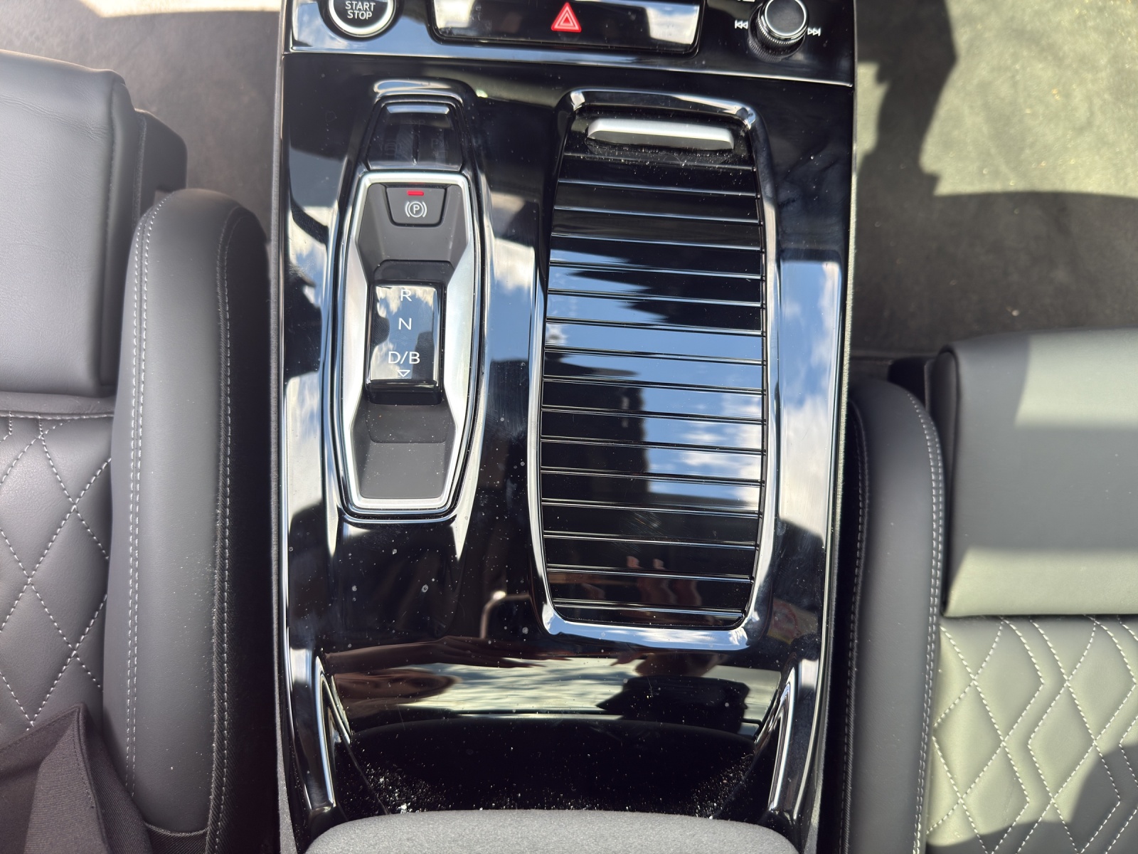 AUDI Q6 e-tron quattro-image-10