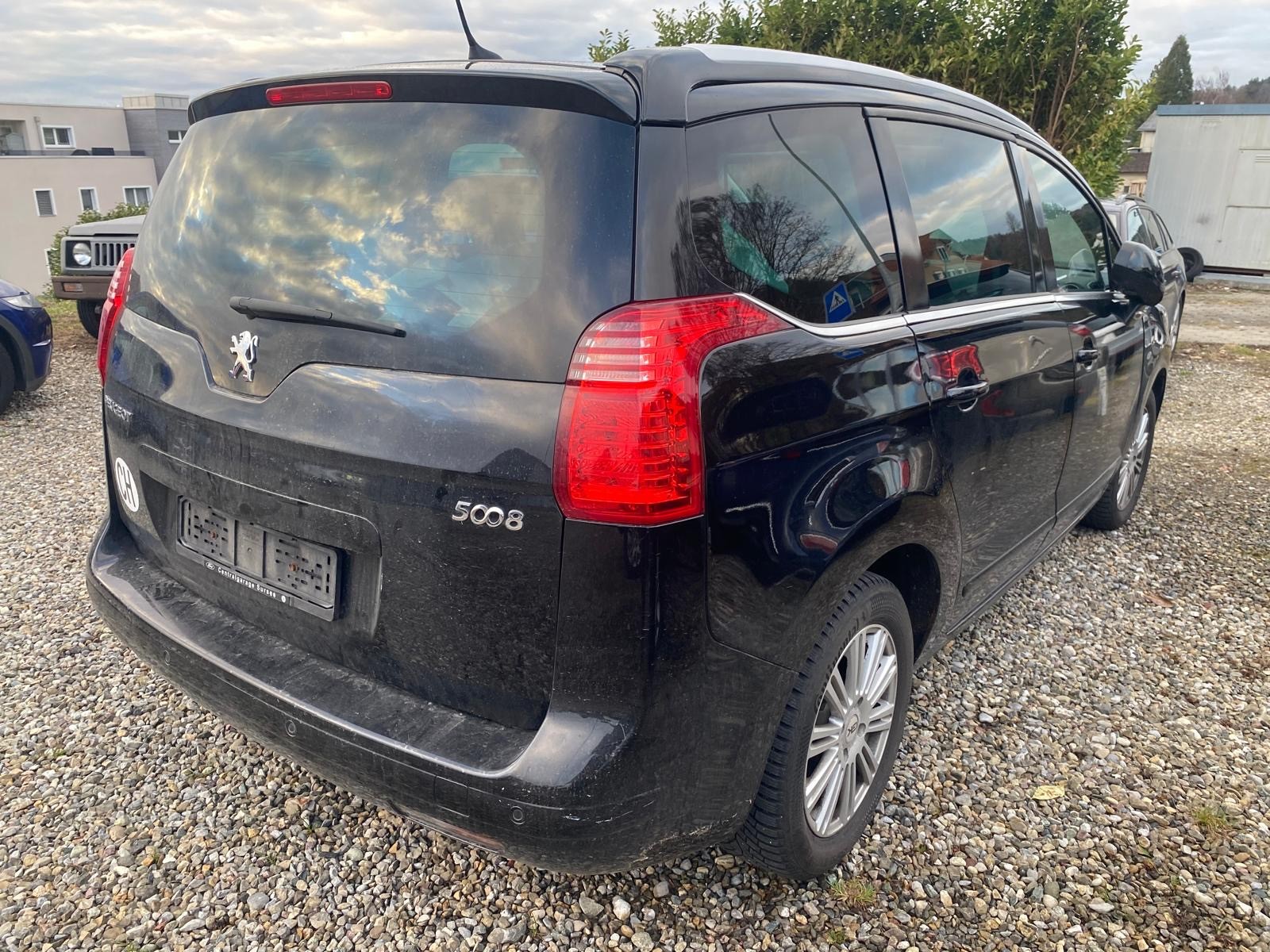 PEUGEOT 5008 1.6 16V T Sport Pack-image-2