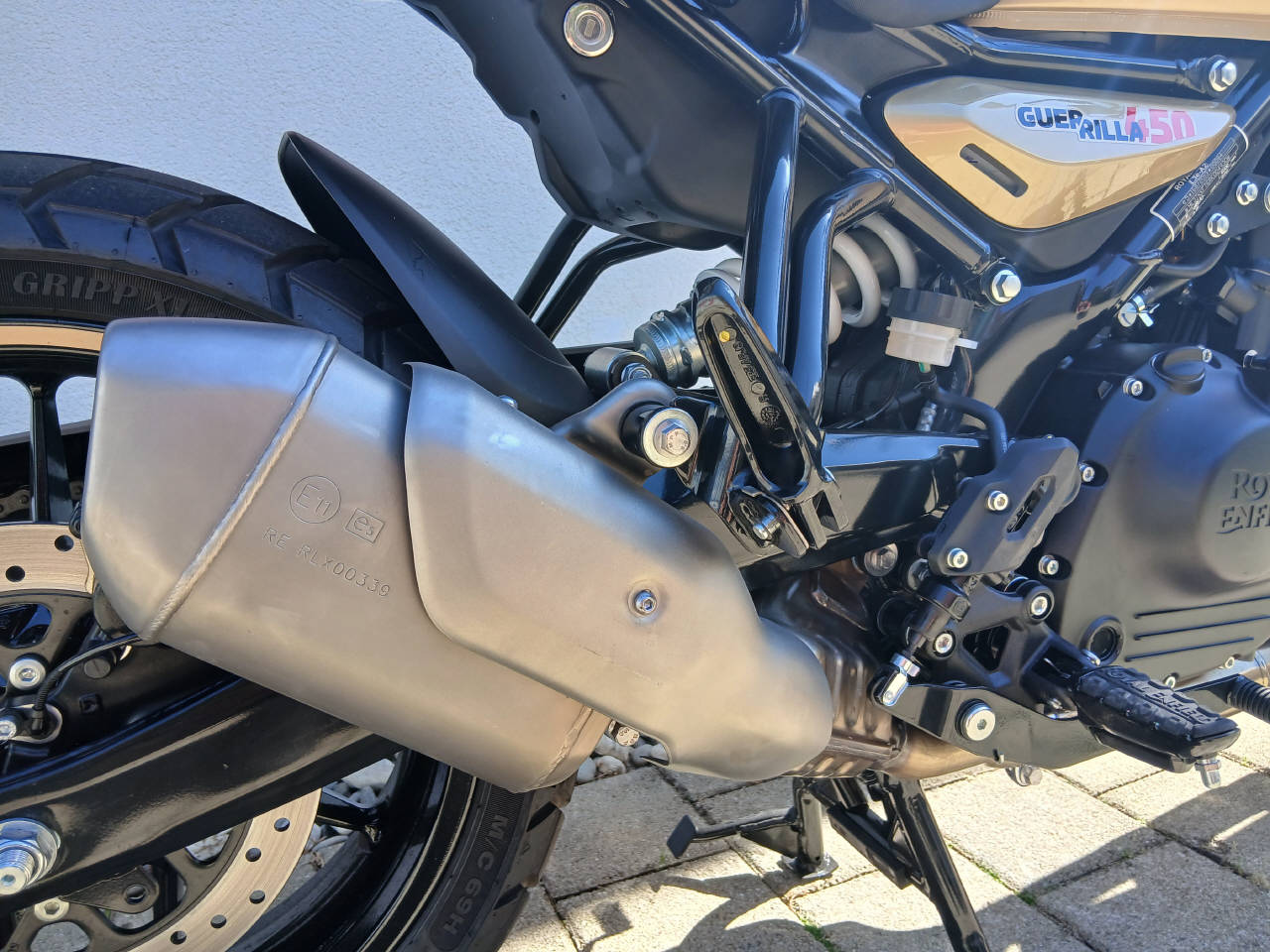 ROYAL ENFIELD Guerrilla 450 Mid-image-12