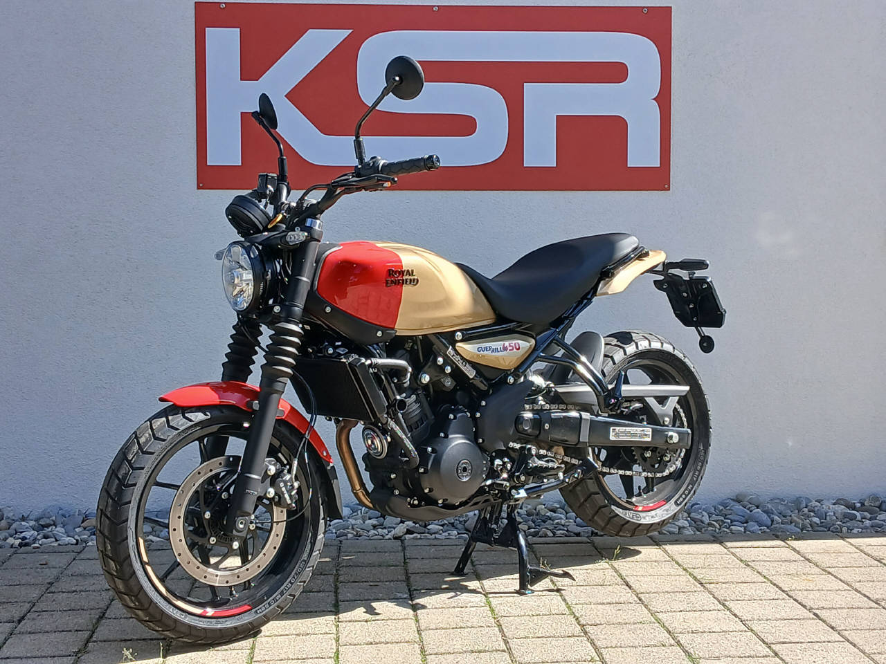 ROYAL ENFIELD Guerrilla 450 Mid-showroom-element-3
