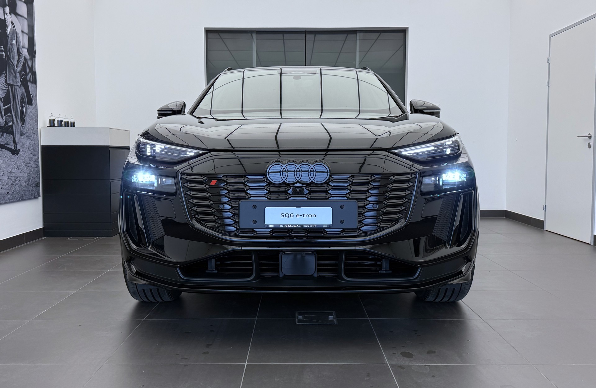 AUDI SQ6 e-tron quattro-image-1