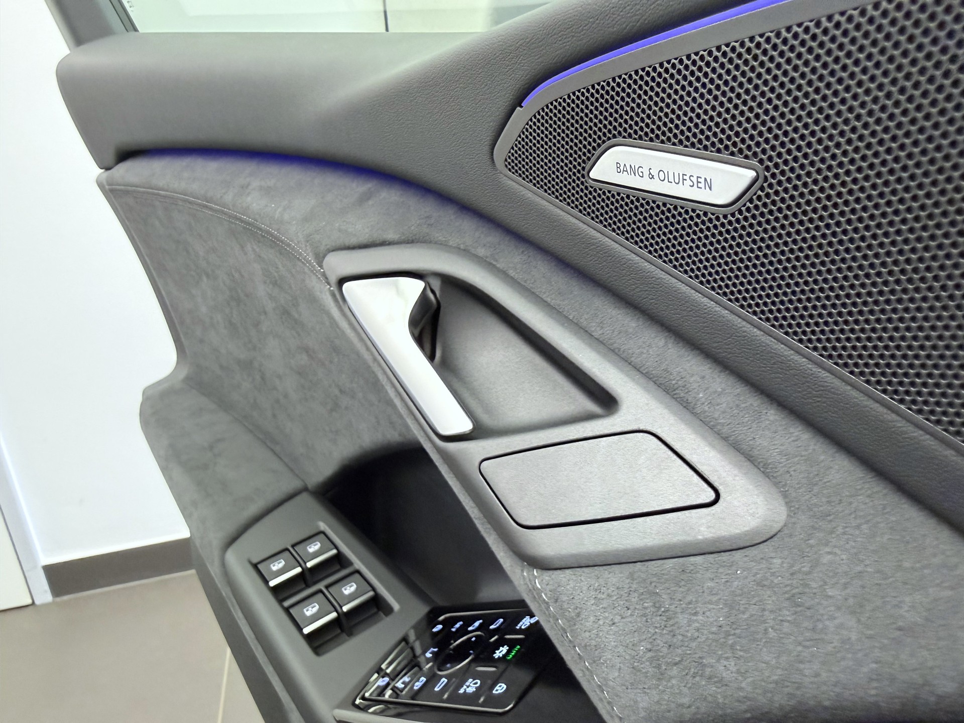 AUDI SQ6 e-tron quattro-image-4