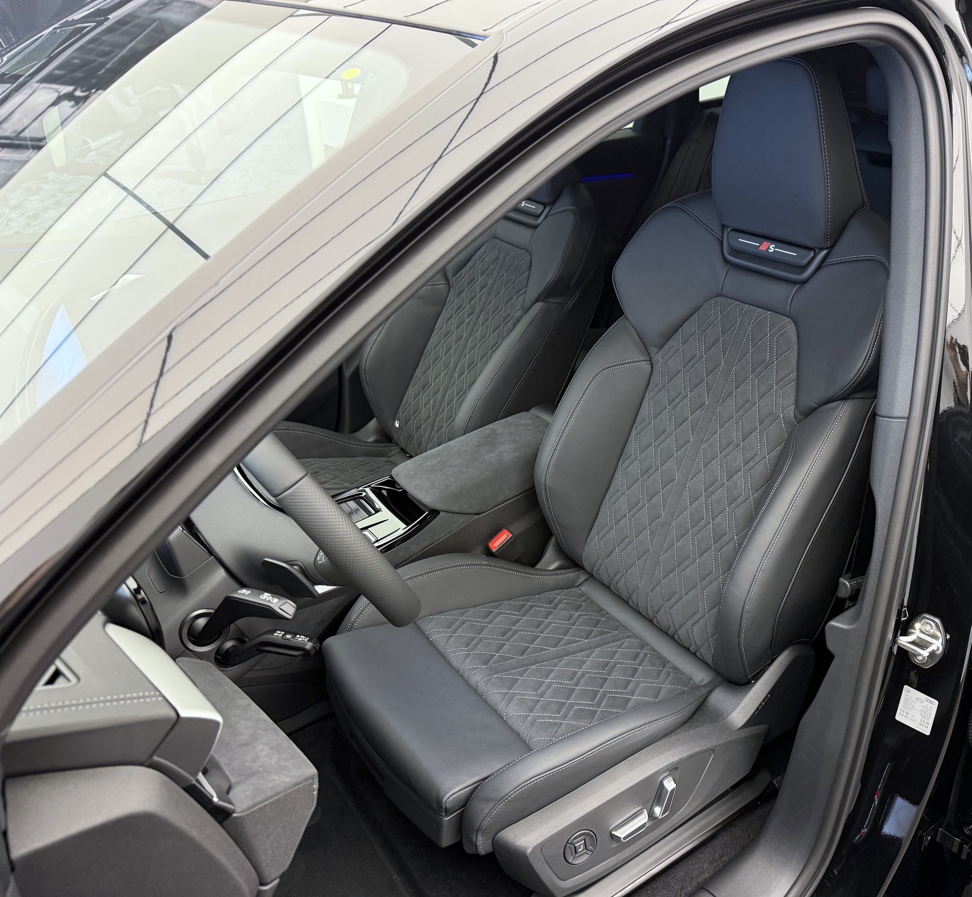 AUDI SQ6 e-tron quattro-image-5