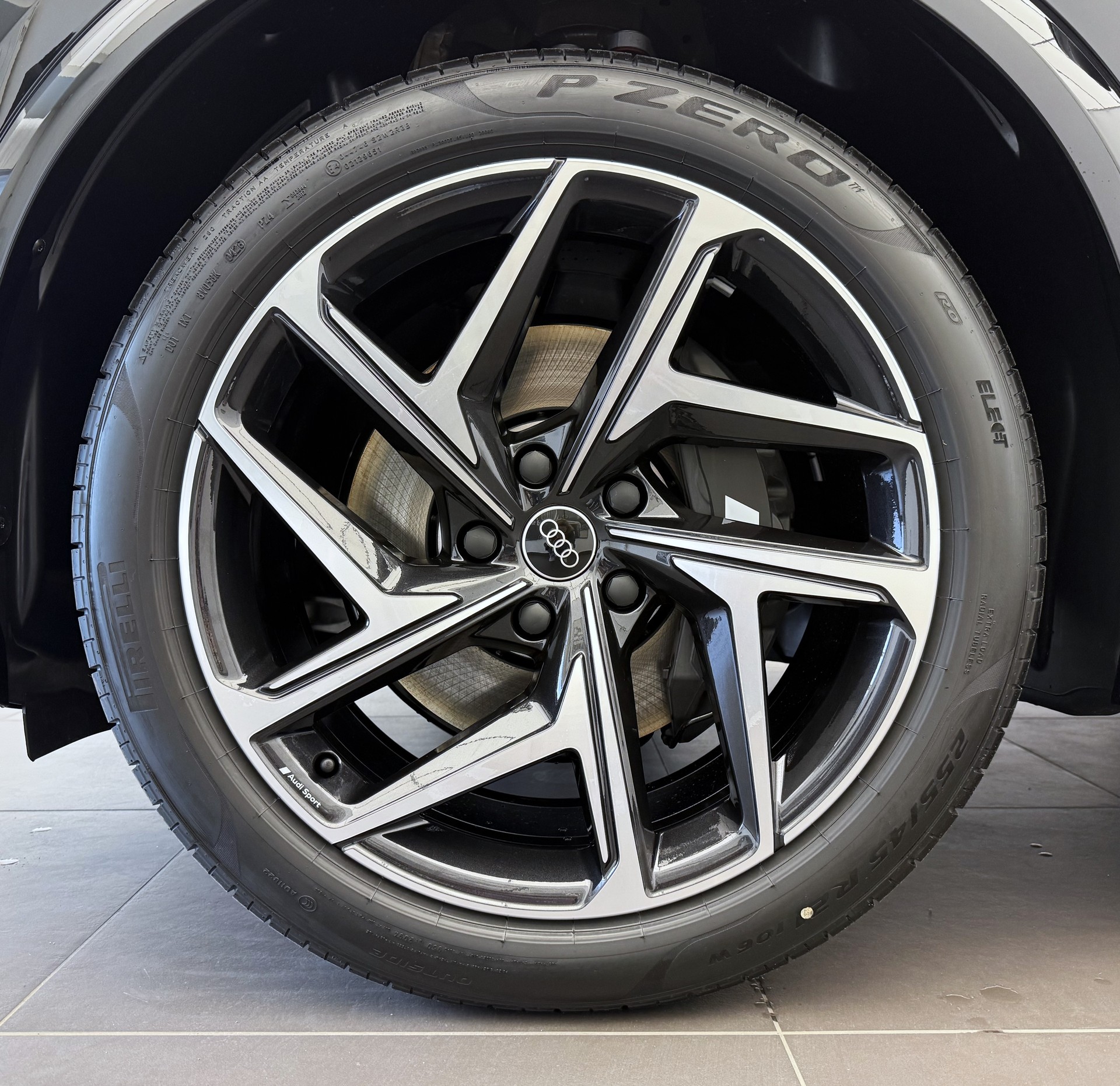 AUDI SQ6 e-tron quattro-image-2