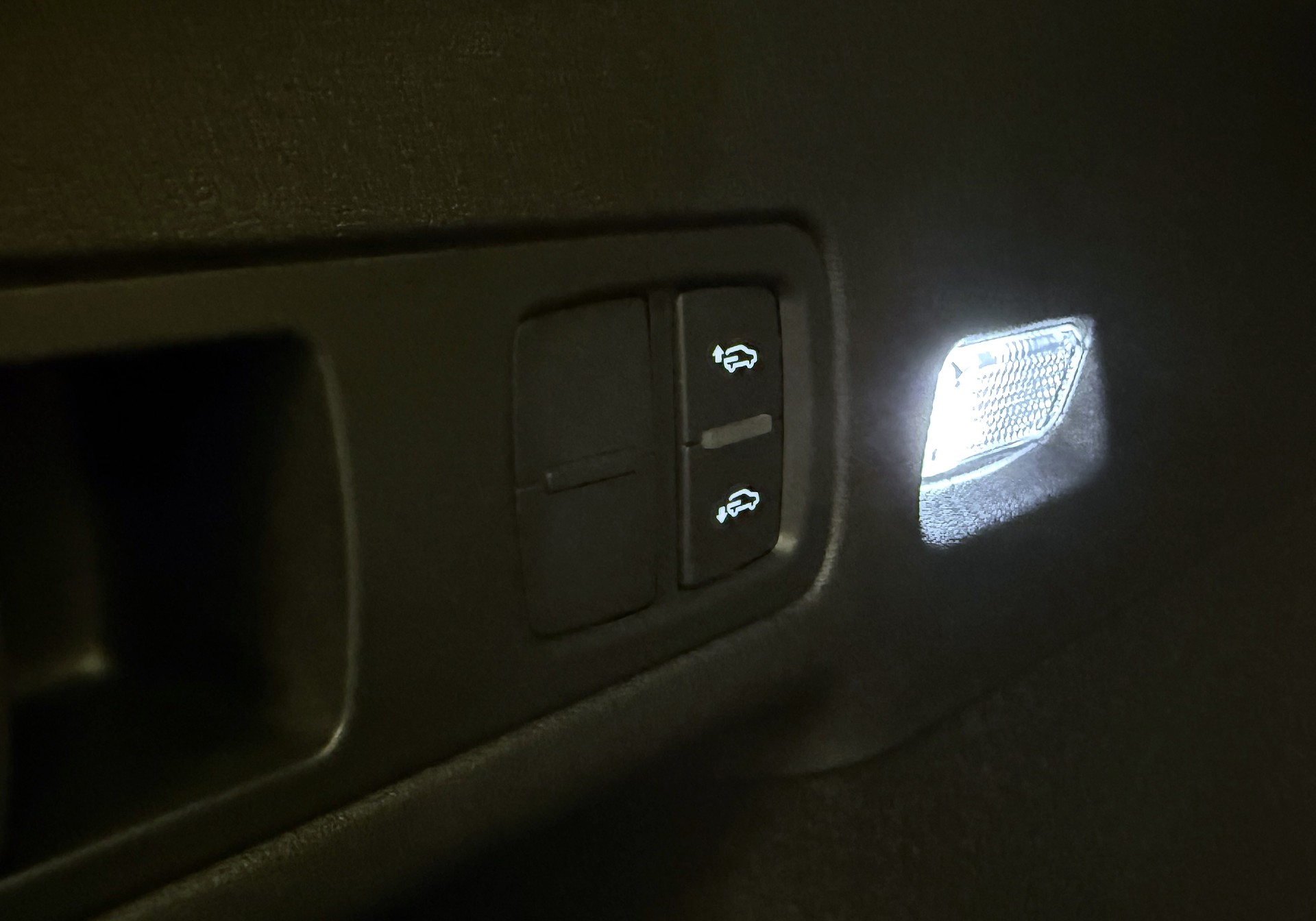 AUDI SQ6 e-tron quattro-image-21