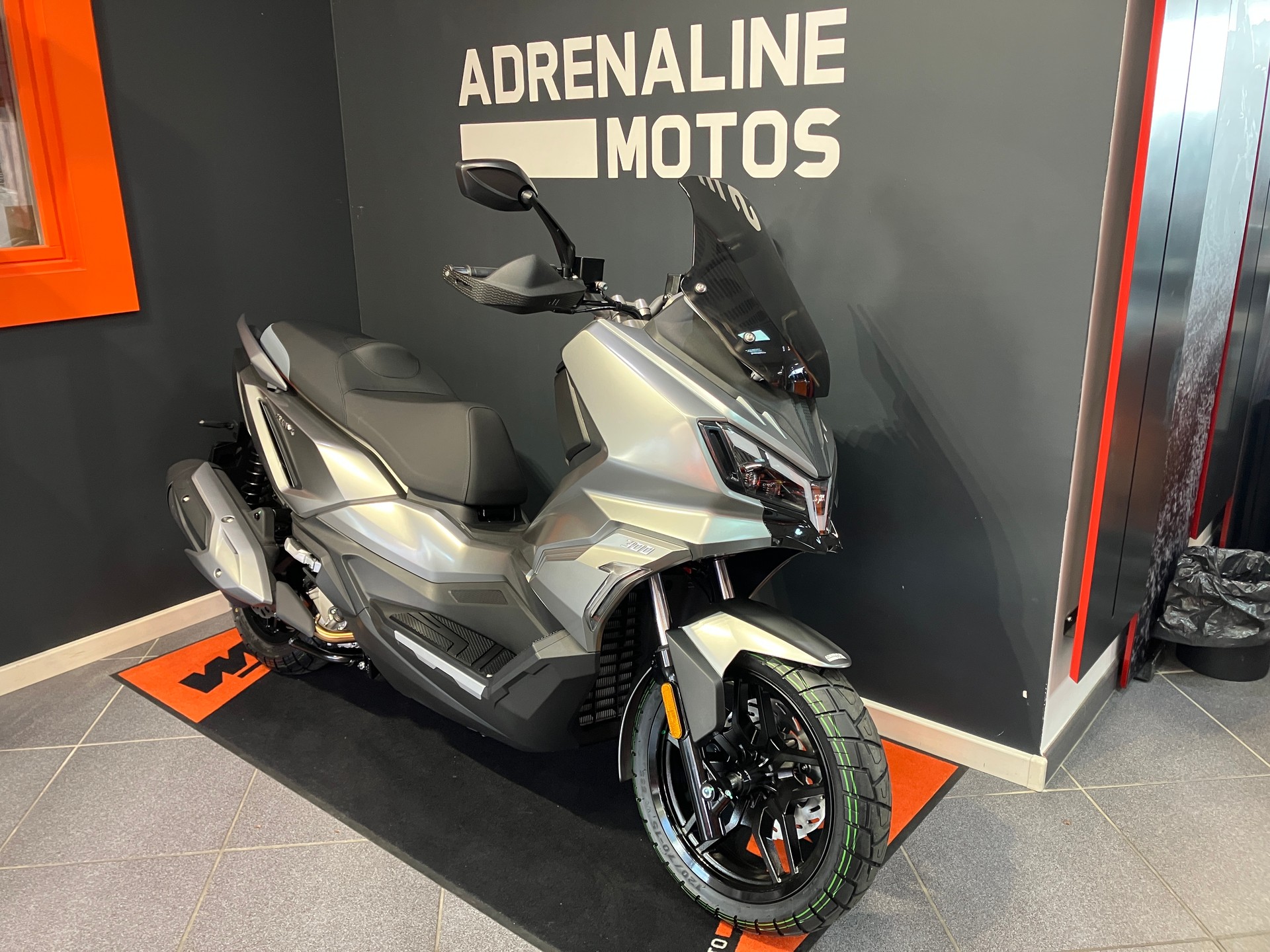 SYM ADX 300 Euro 5+-showroom-element-1