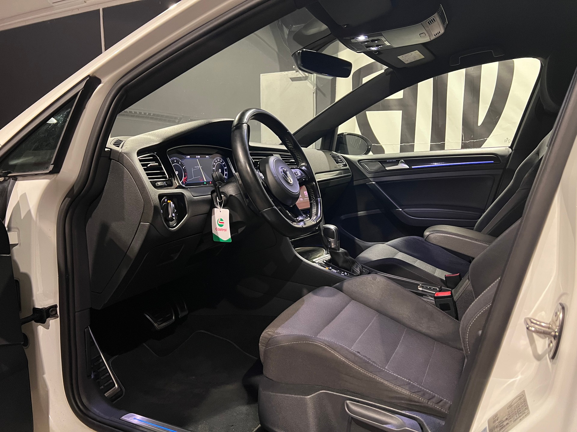 VW Golf 2.0 TSI R 4Motion DSG-image-10