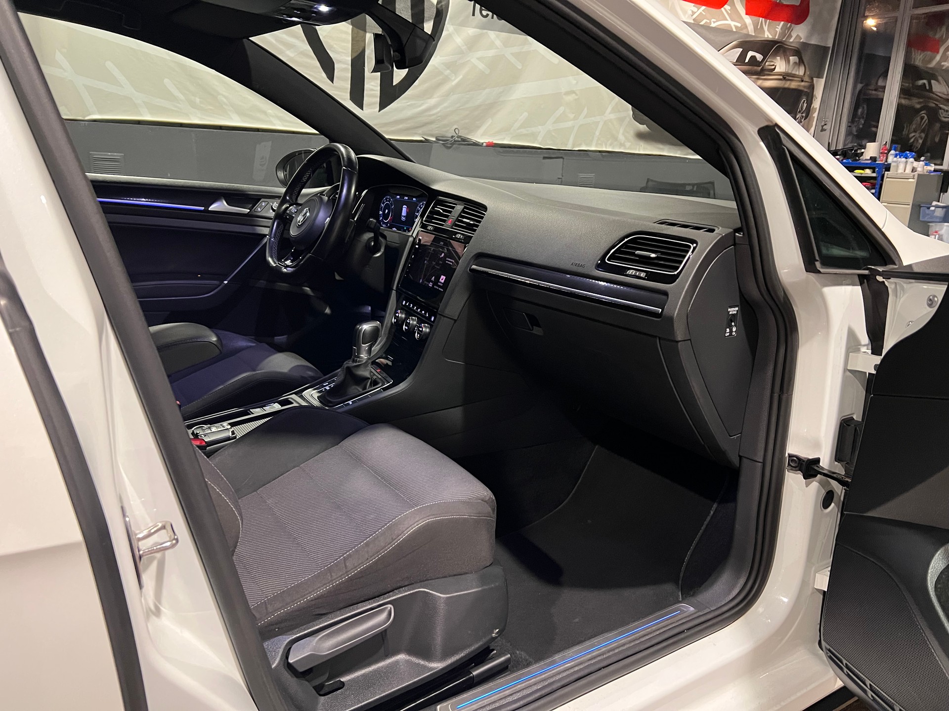 VW Golf 2.0 TSI R 4Motion DSG-image-12