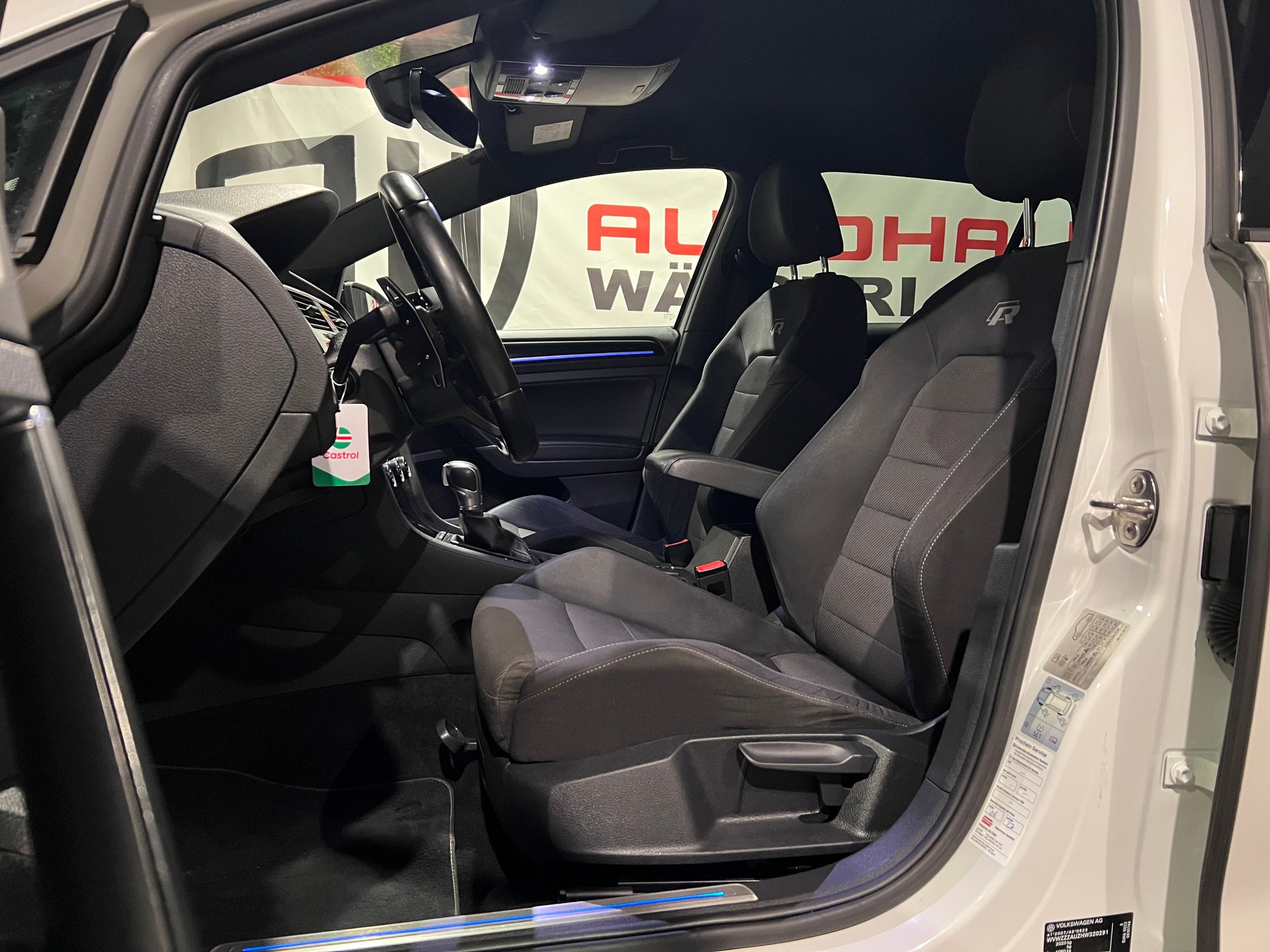 VW Golf 2.0 TSI R 4Motion DSG-image-11