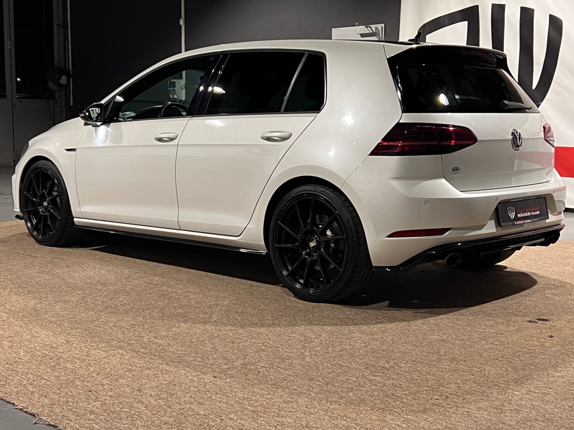 VW Golf 2.0 TSI R 4Motion DSG-image-5