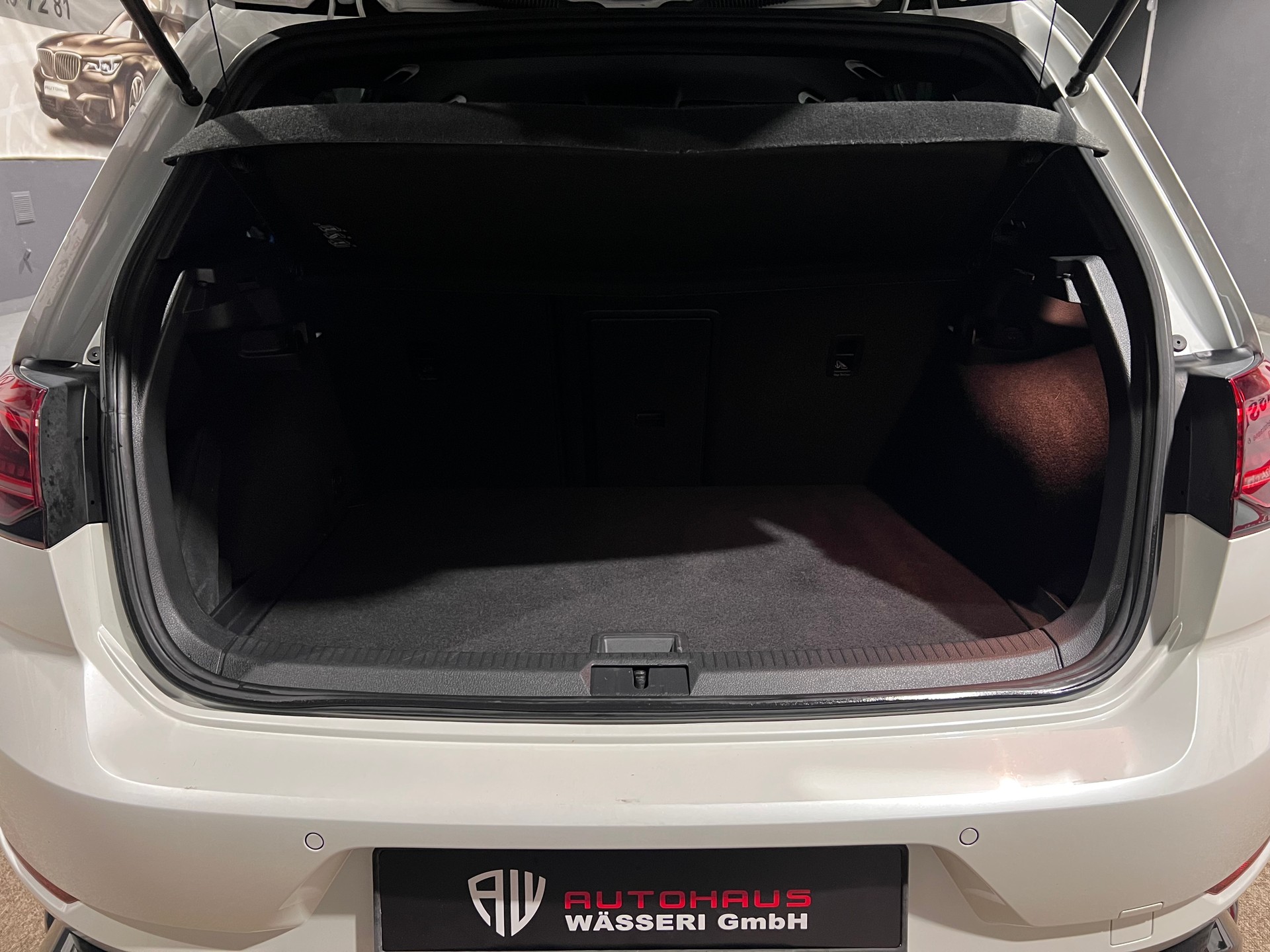VW Golf 2.0 TSI R 4Motion DSG-image-4