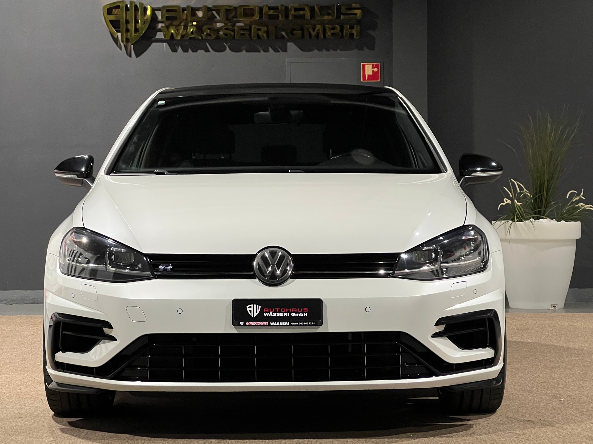 VW Golf 2.0 TSI R 4Motion DSG-image-8