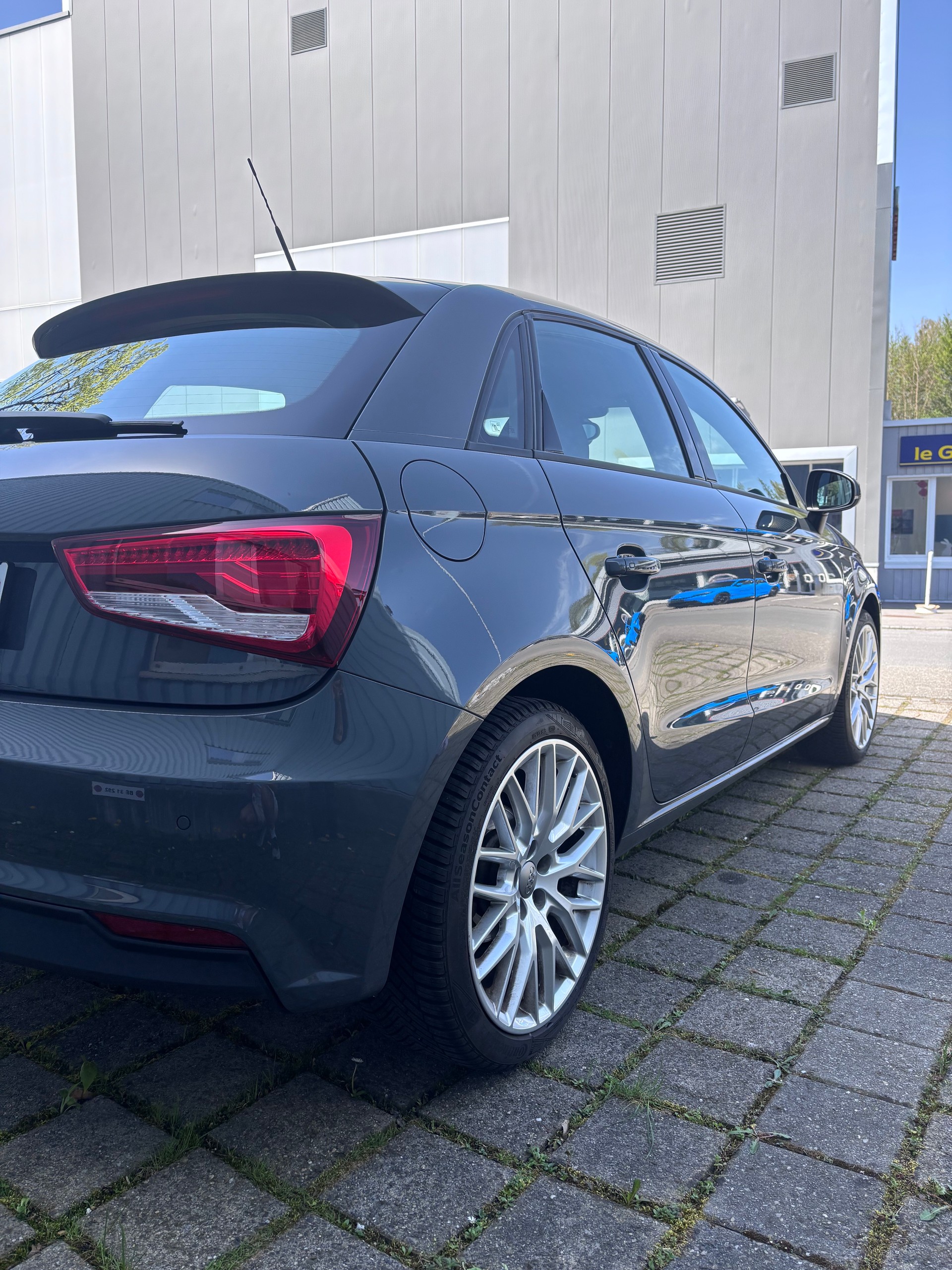 AUDI A1 Sportback 1.4 TFSI Sport - Top Zustand!-image-0