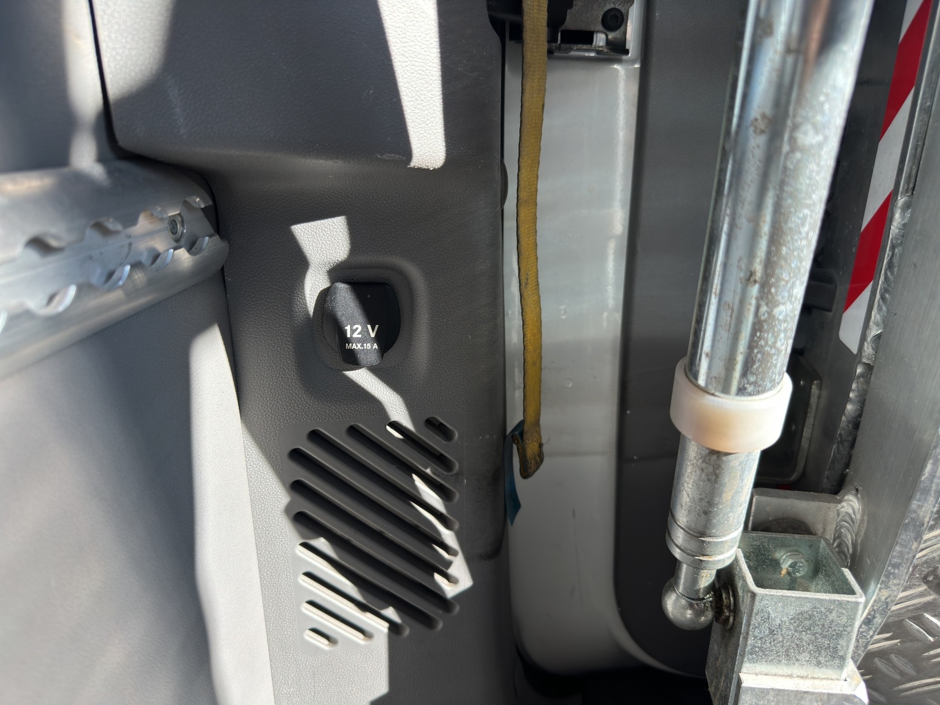 MERCEDES-BENZ Sprinter 315 CDI Hochdach Kompakt mit Rampe-image-41