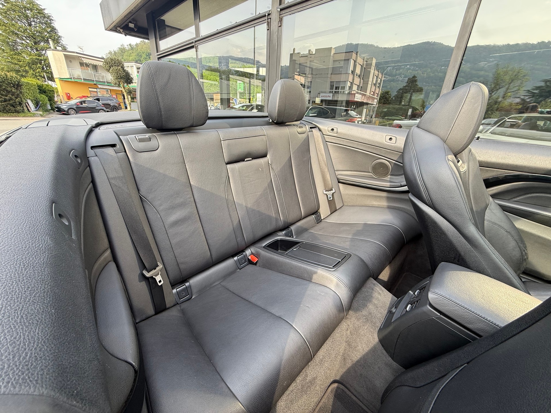 BMW 420i Cabriolet M Sport Steptronic-image-19