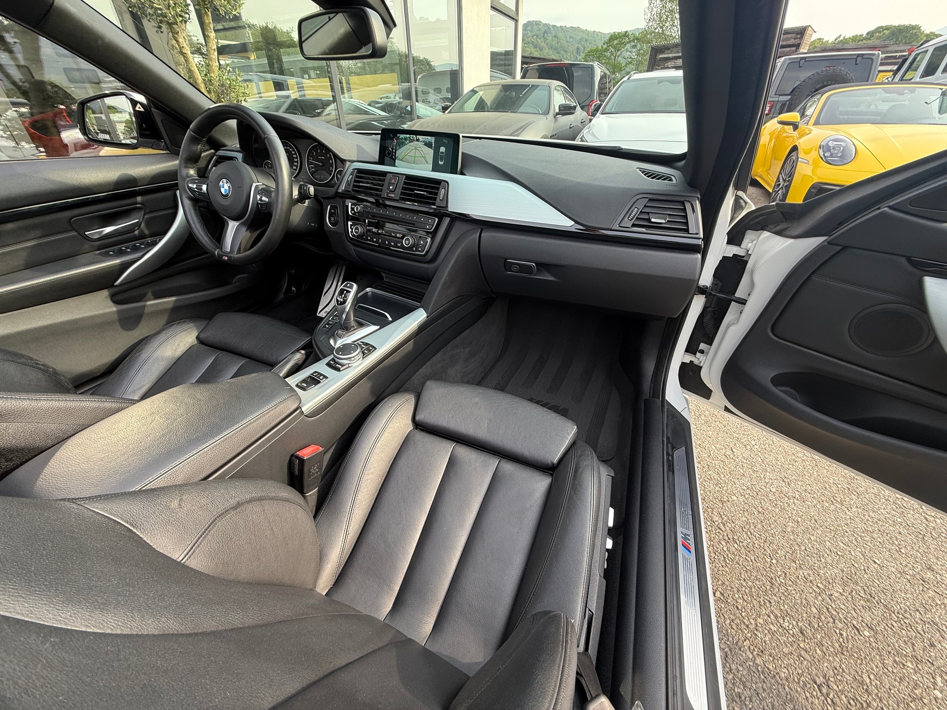 BMW 420i Cabriolet M Sport Steptronic-image-13