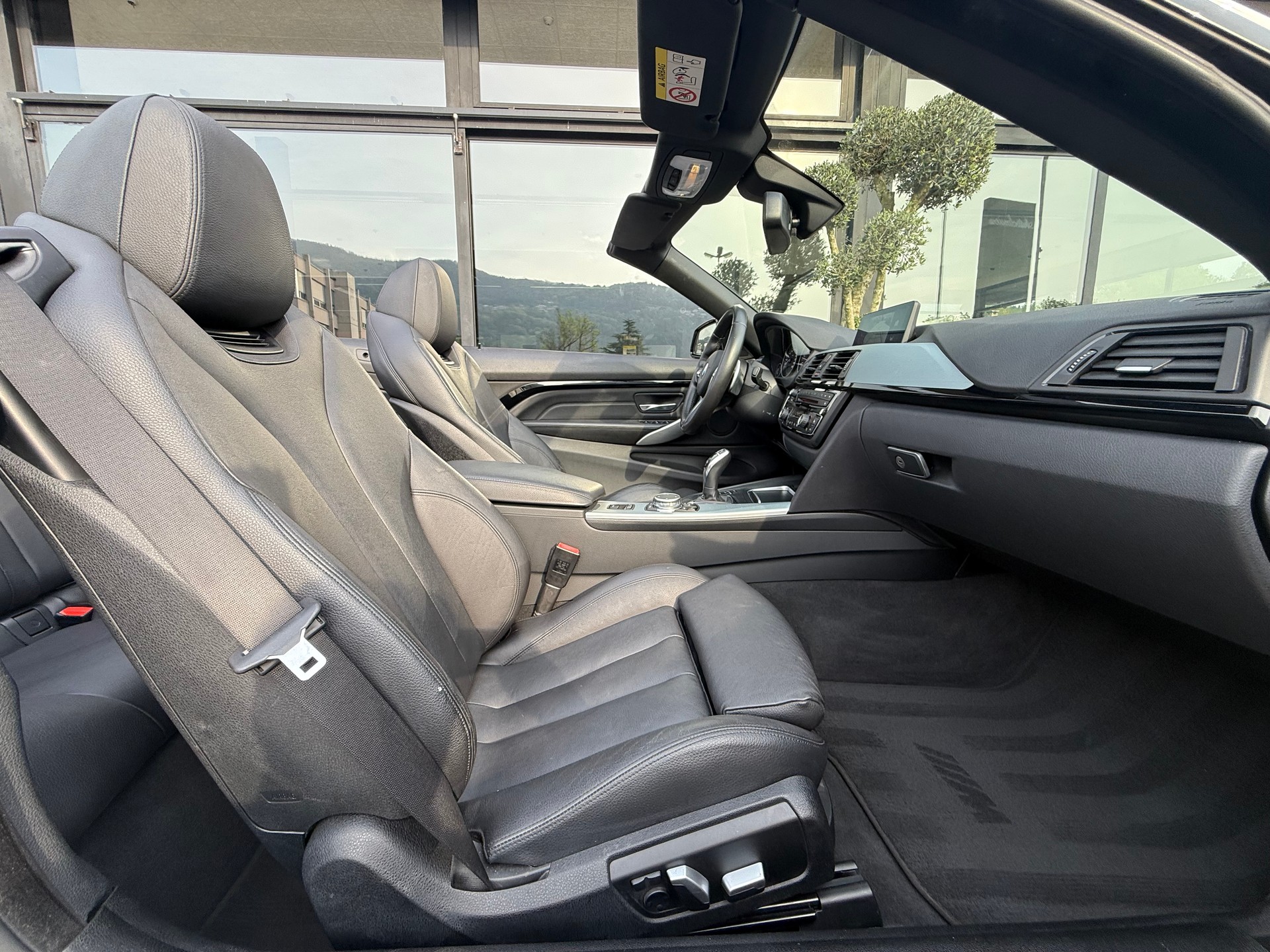 BMW 420i Cabriolet M Sport Steptronic-image-12