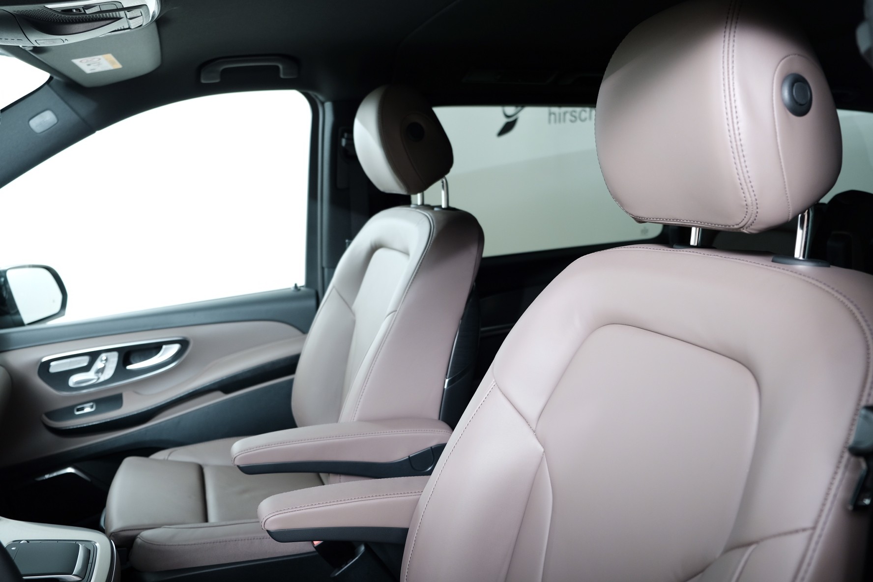 MERCEDES-BENZ V 300 d extralang 9G-Tronic-image-9