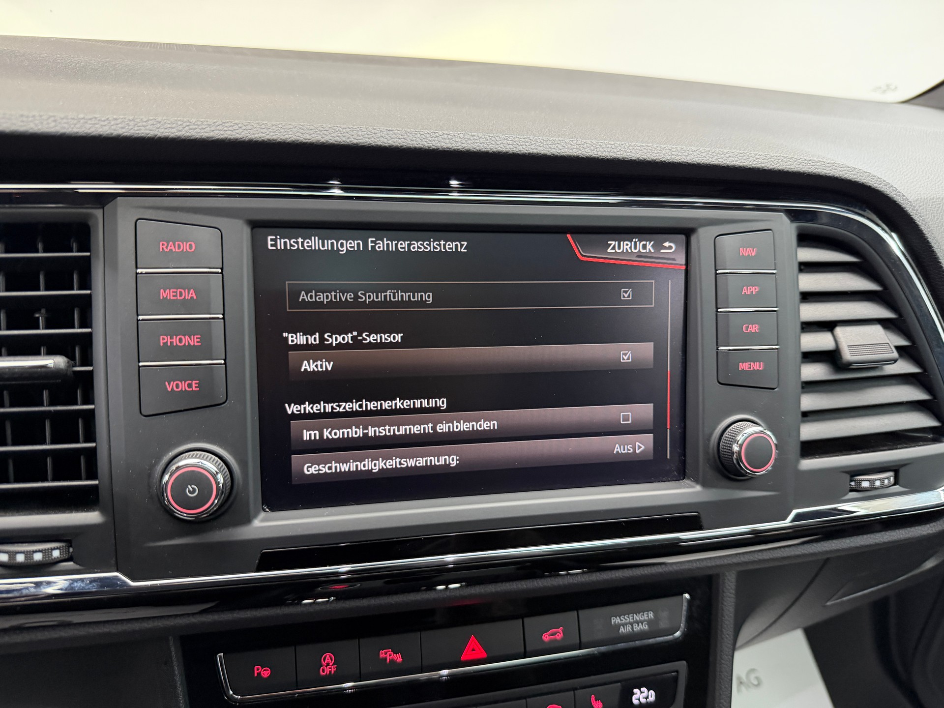 SEAT Ateca 1.5TSI EVO FR 4Drive VELVET RED DSG / Panoramadach / 360° Kamera / virtual cockpit / Beats Soundsystem / Keyless-Entry /-image-18