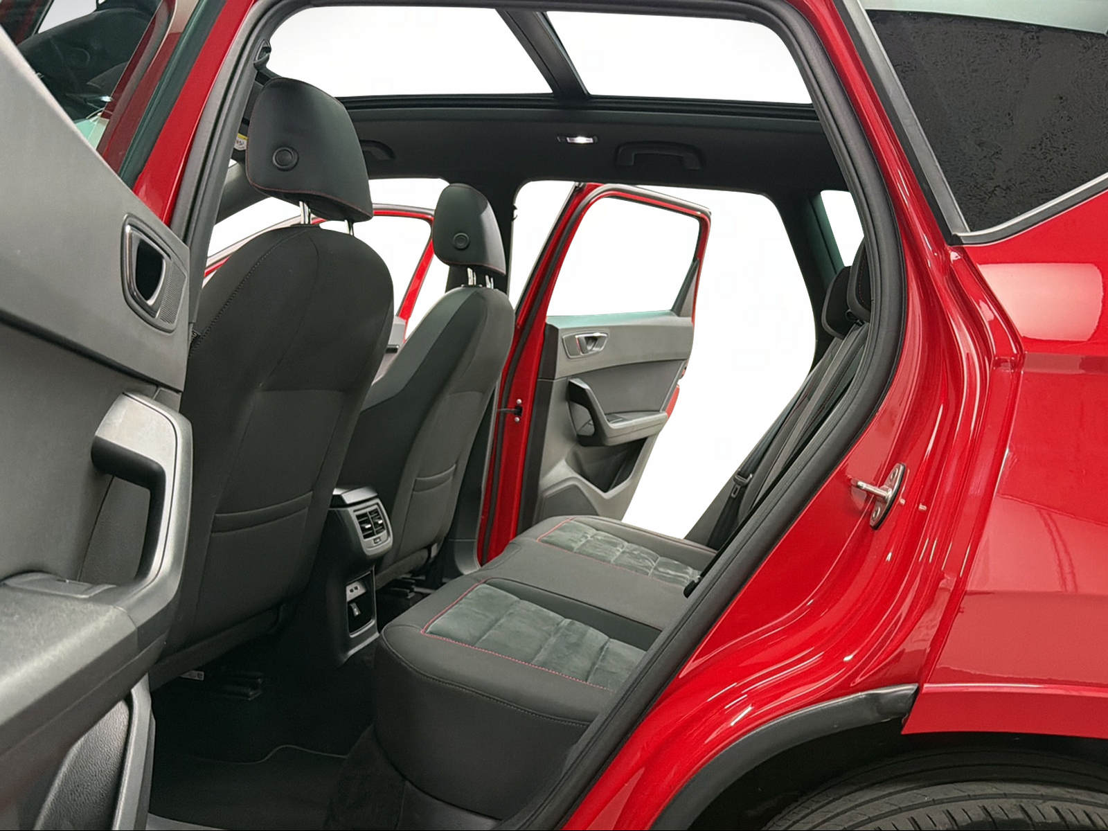 SEAT Ateca 1.5TSI EVO FR 4Drive VELVET RED DSG / Panoramadach / 360° Kamera / virtual cockpit / Beats Soundsystem / Keyless-Entry /-image-8