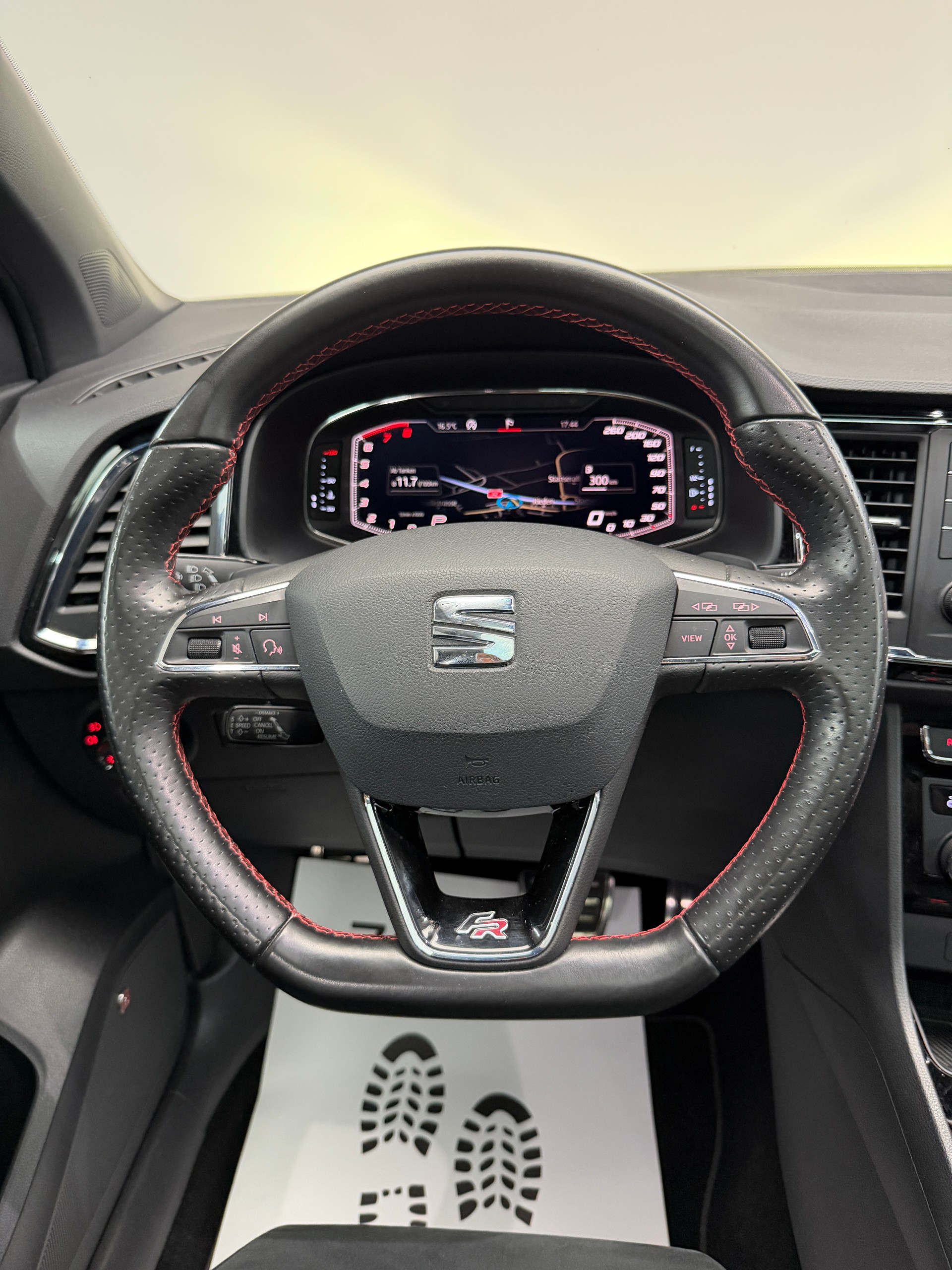 SEAT Ateca 1.5TSI EVO FR 4Drive VELVET RED DSG / Panoramadach / 360° Kamera / virtual cockpit / Beats Soundsystem / Keyless-Entry /-image-12