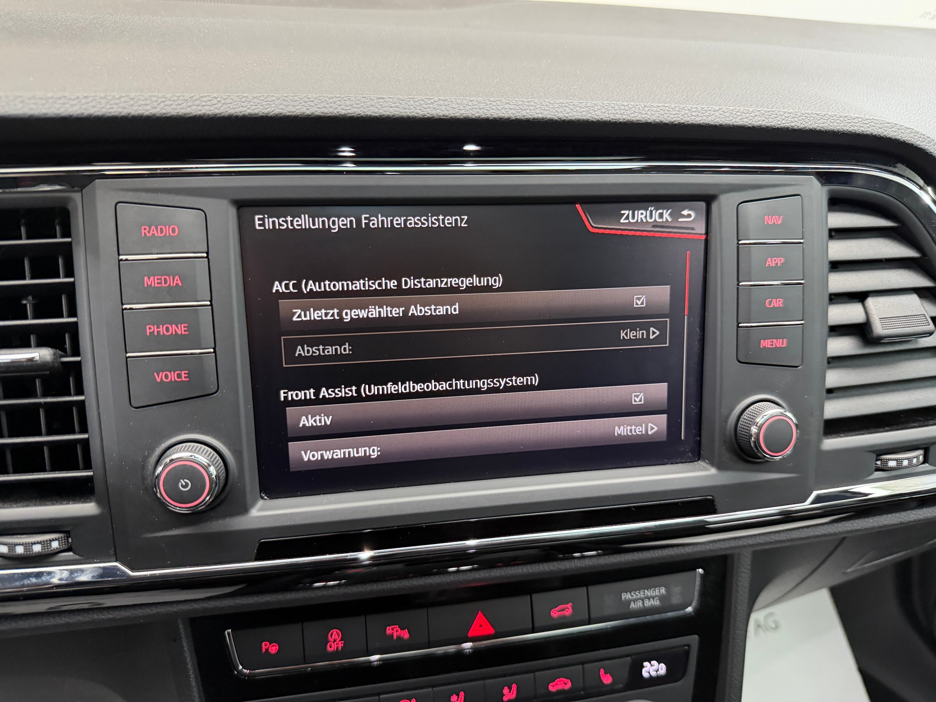 SEAT Ateca 1.5TSI EVO FR 4Drive VELVET RED DSG / Panoramadach / 360° Kamera / virtual cockpit / Beats Soundsystem / Keyless-Entry /-image-16