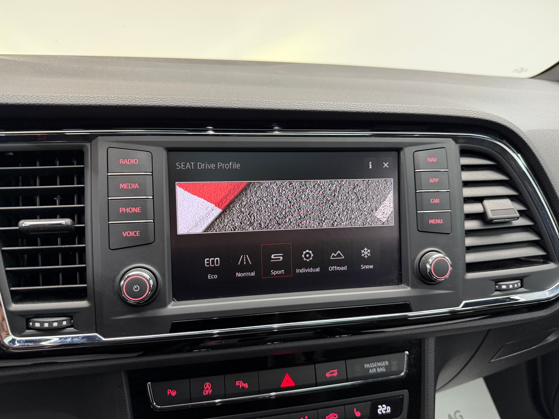 SEAT Ateca 1.5TSI EVO FR 4Drive VELVET RED DSG / Panoramadach / 360° Kamera / virtual cockpit / Beats Soundsystem / Keyless-Entry /-image-15