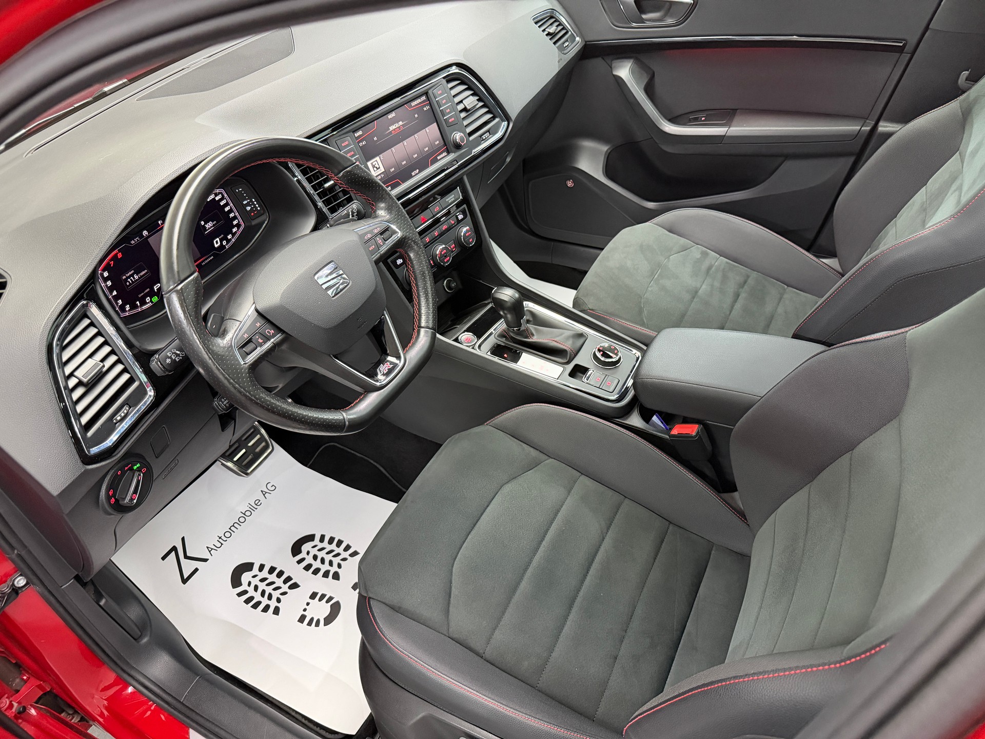 SEAT Ateca 1.5TSI EVO FR 4Drive VELVET RED DSG / Panoramadach / 360° Kamera / virtual cockpit / Beats Soundsystem / Keyless-Entry /-image-6