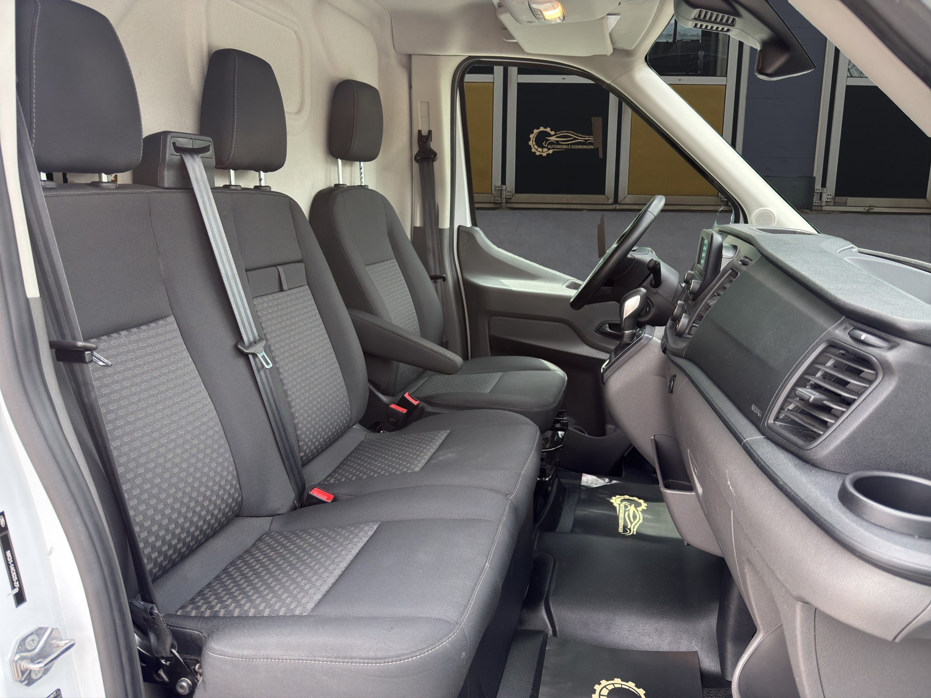FORD Transit Van 350 L3H2 2.0 EcoBlue 130 Trend-image-9