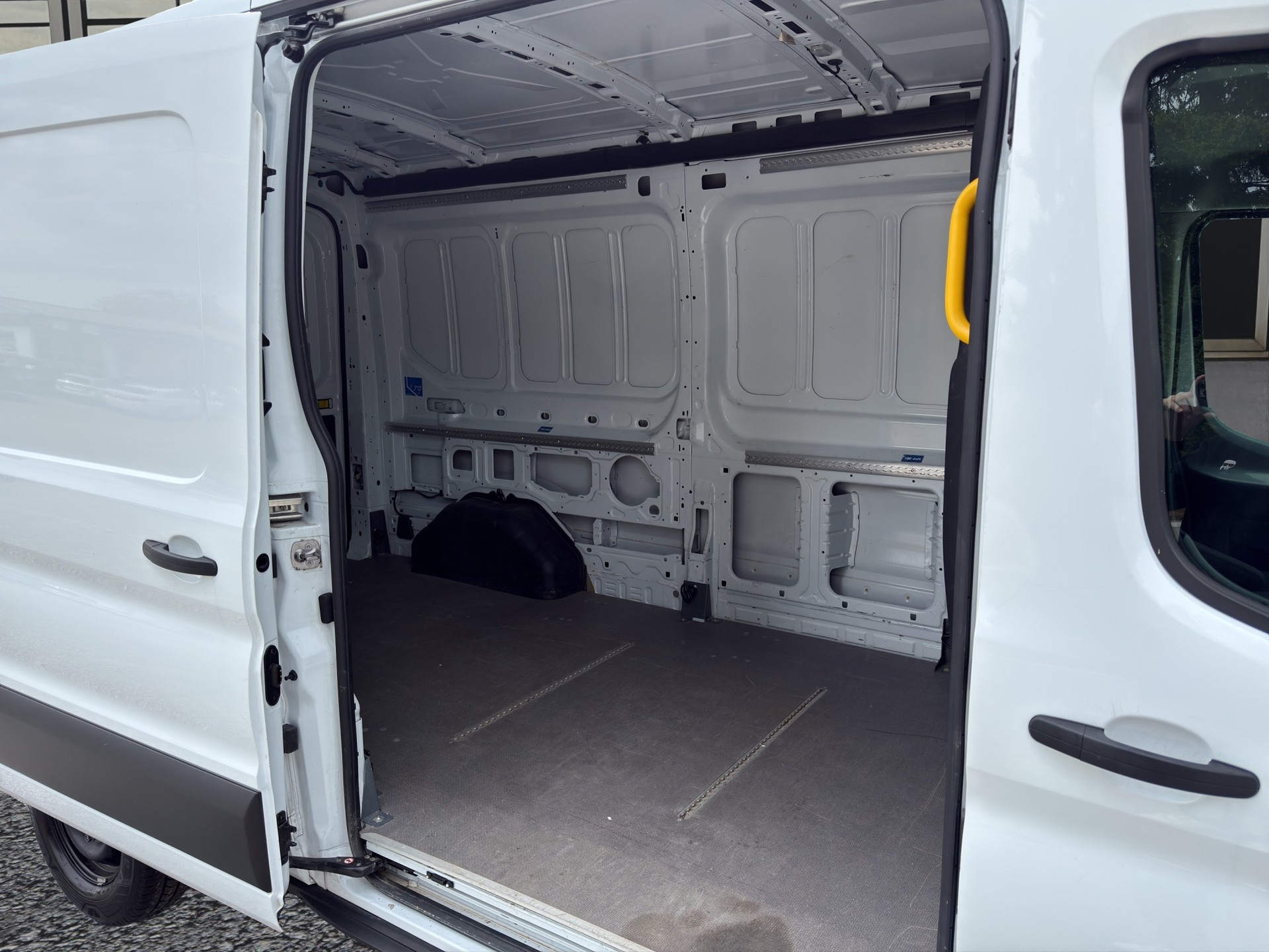 FORD Transit Van 350 L3H2 2.0 EcoBlue 130 Trend-image-12