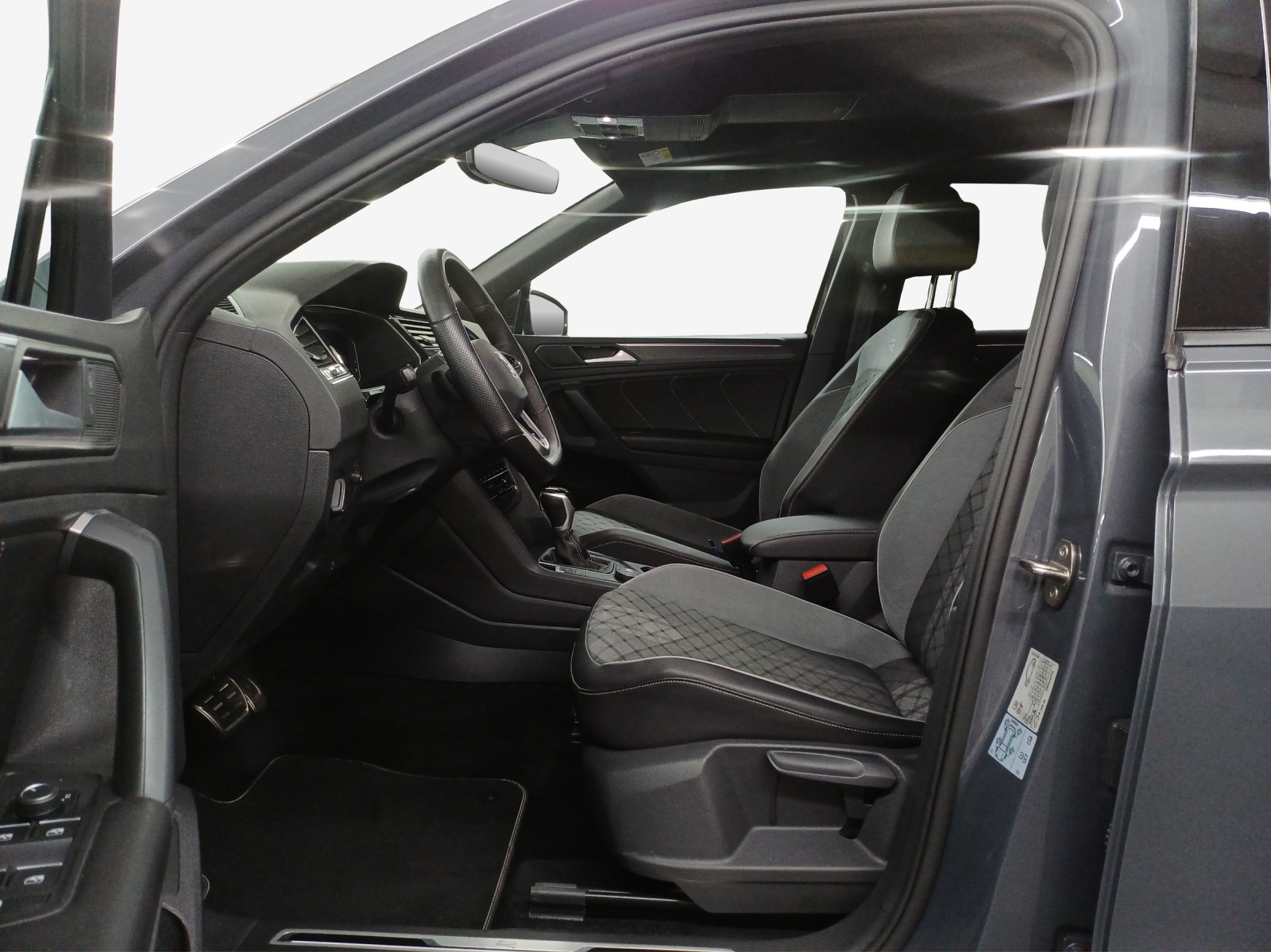VW Tiguan 2.0TSI R-Line 4Motion DSG-image-7