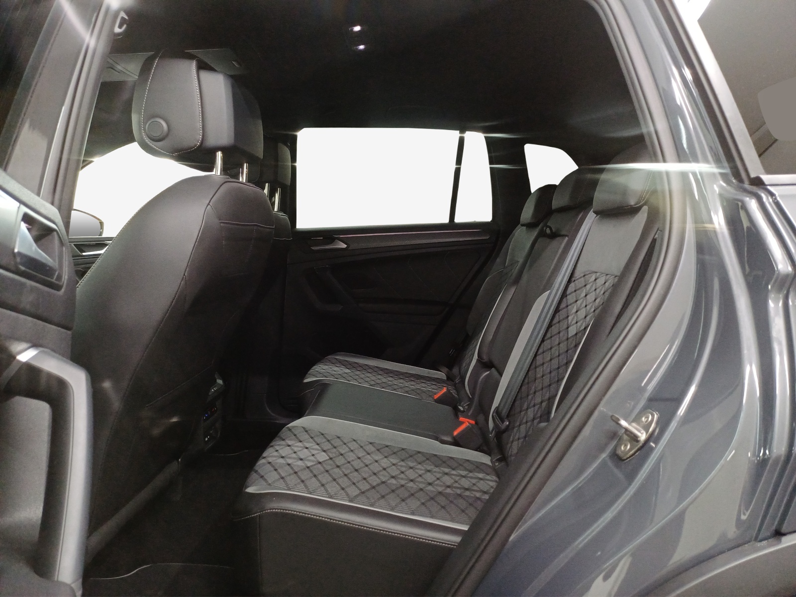 VW Tiguan 2.0TSI R-Line 4Motion DSG-image-11
