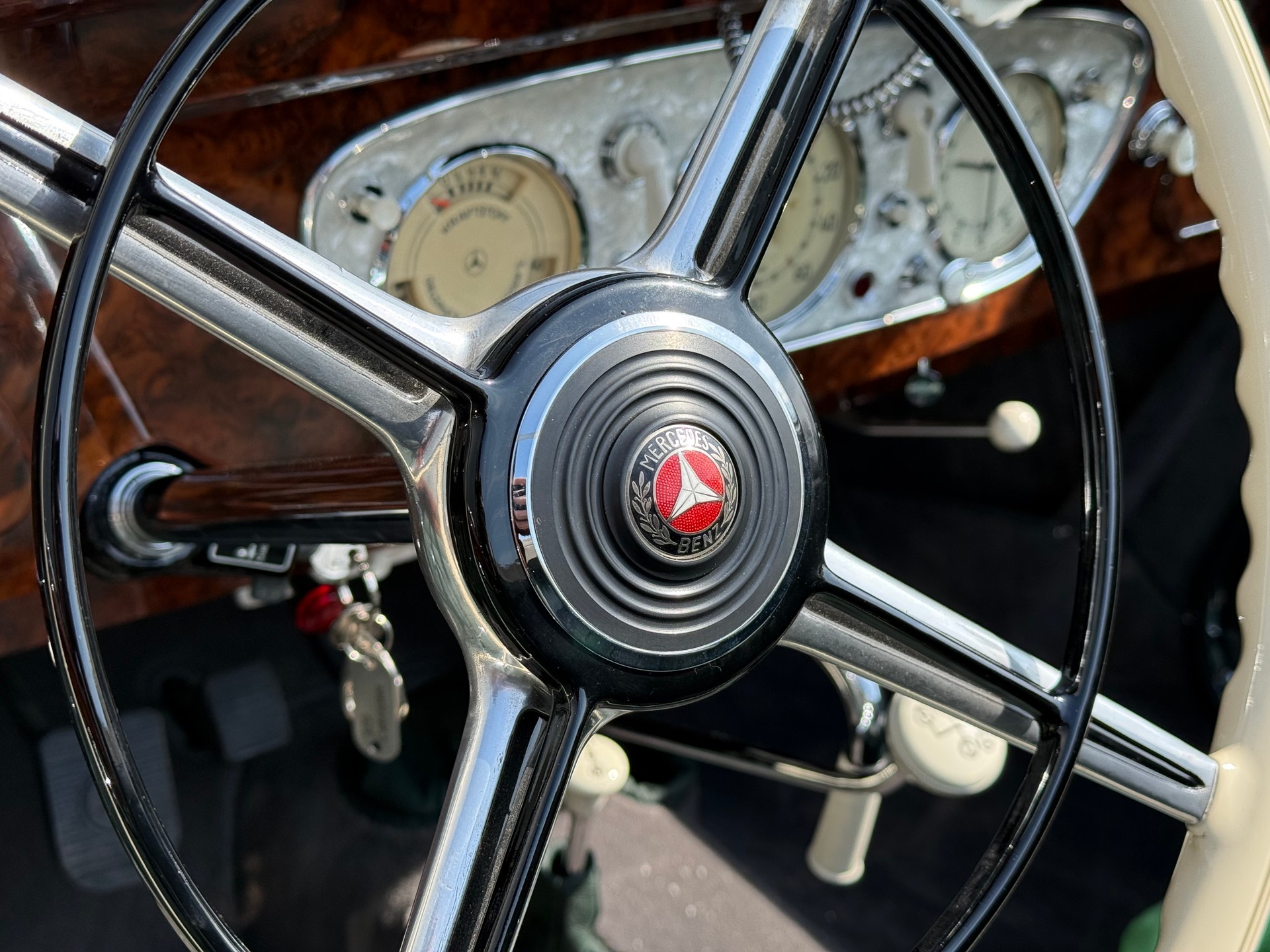 MERCEDES-BENZ 320 Cabriolet A-showroom-element-1