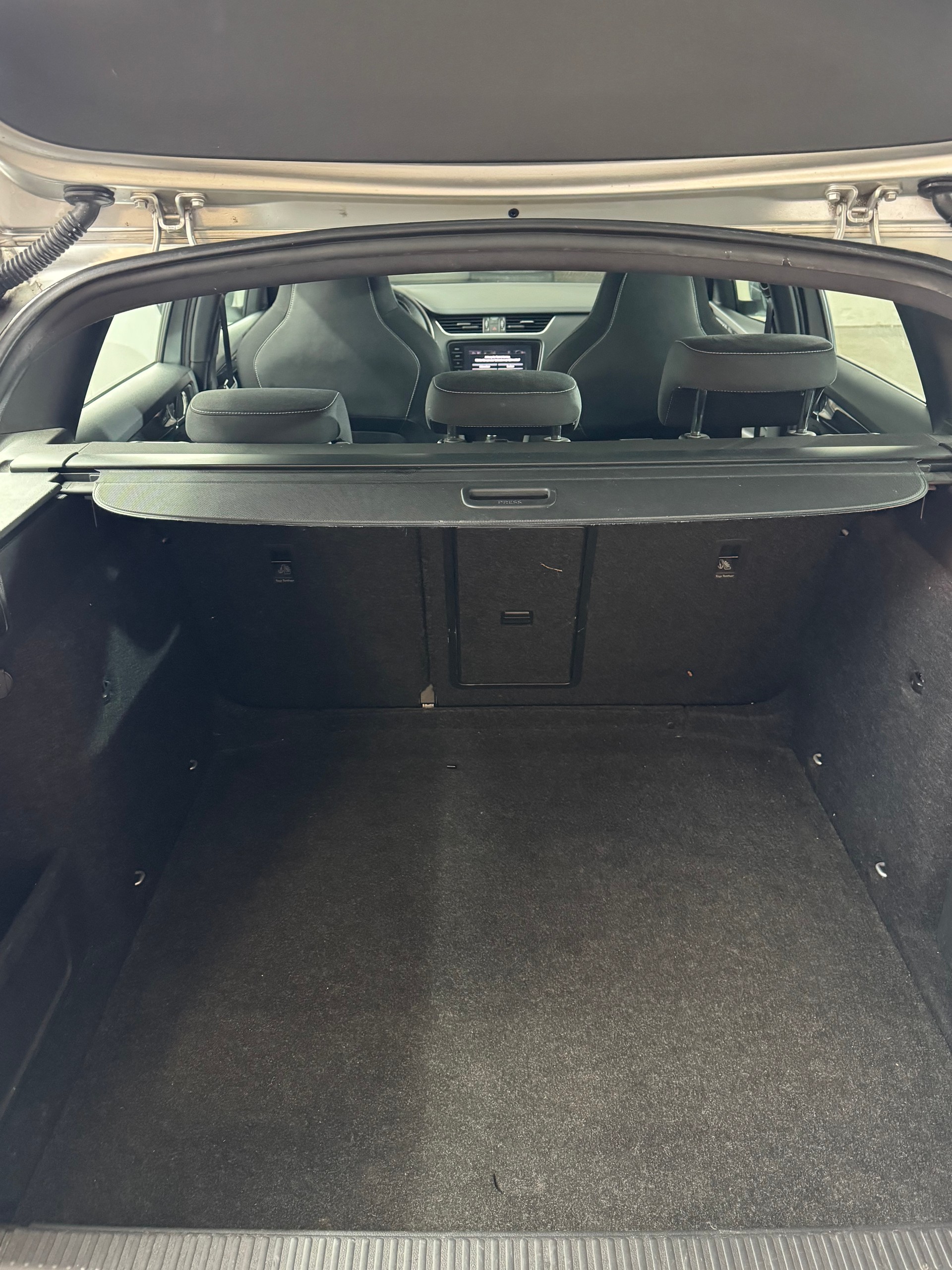 SKODA Octavia Combi 2.0 TDI RS DSG-image-12