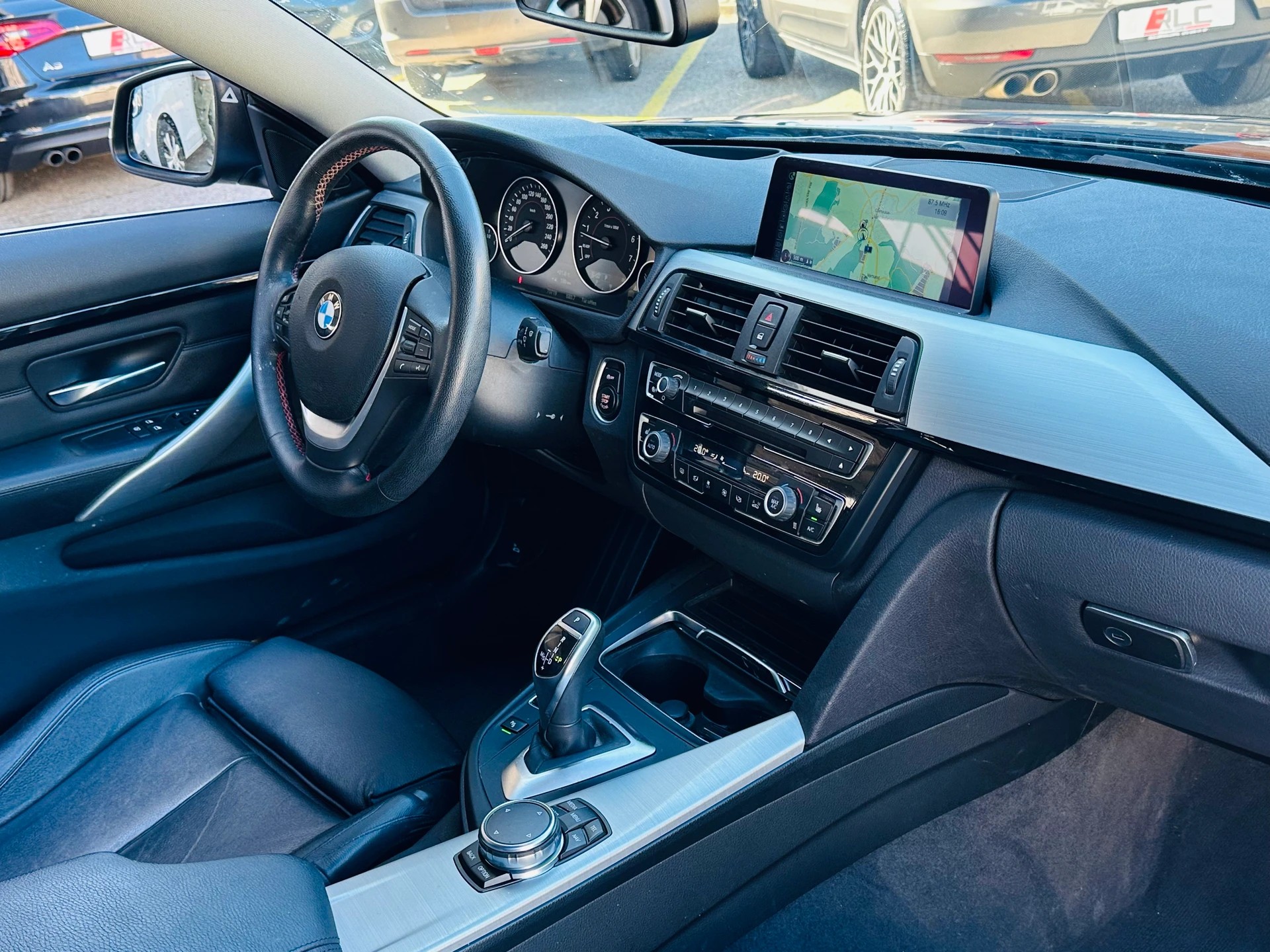 BMW 428i Coupé xDrive Sport Line Steptronic-image-17