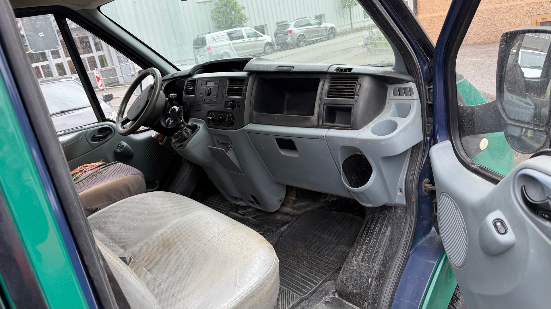 FORD Transit 2.4 TDCi 350 M Duo-image-9