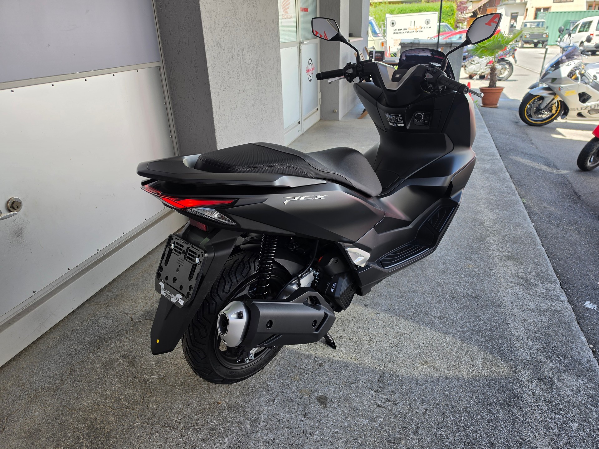 HONDA PCX 125-showroom-element-2