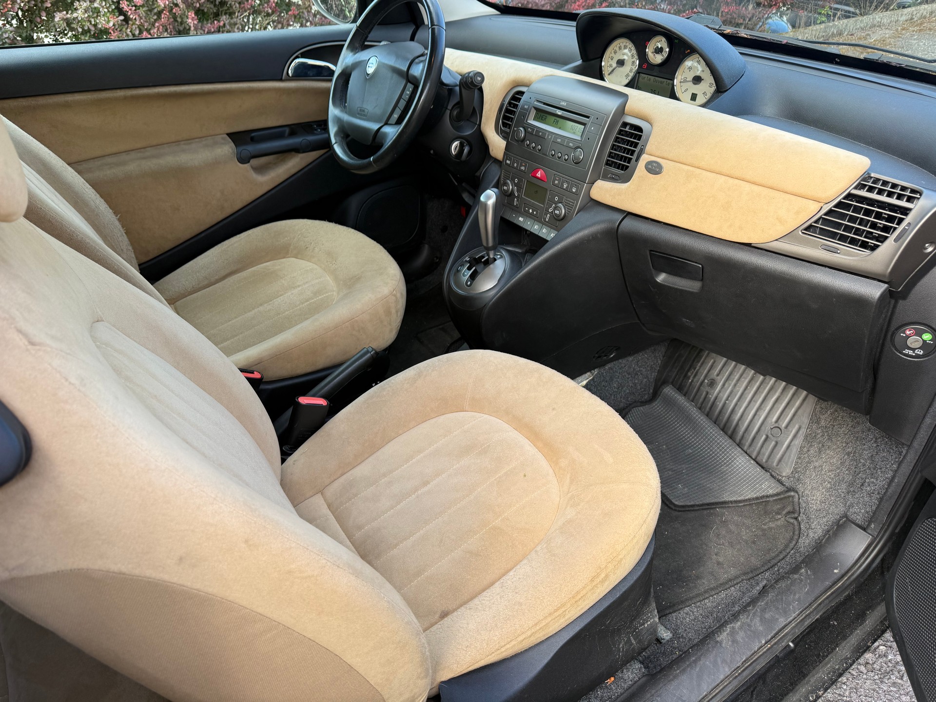 LANCIA Ypsilon 1.4 16V Argento-image-6