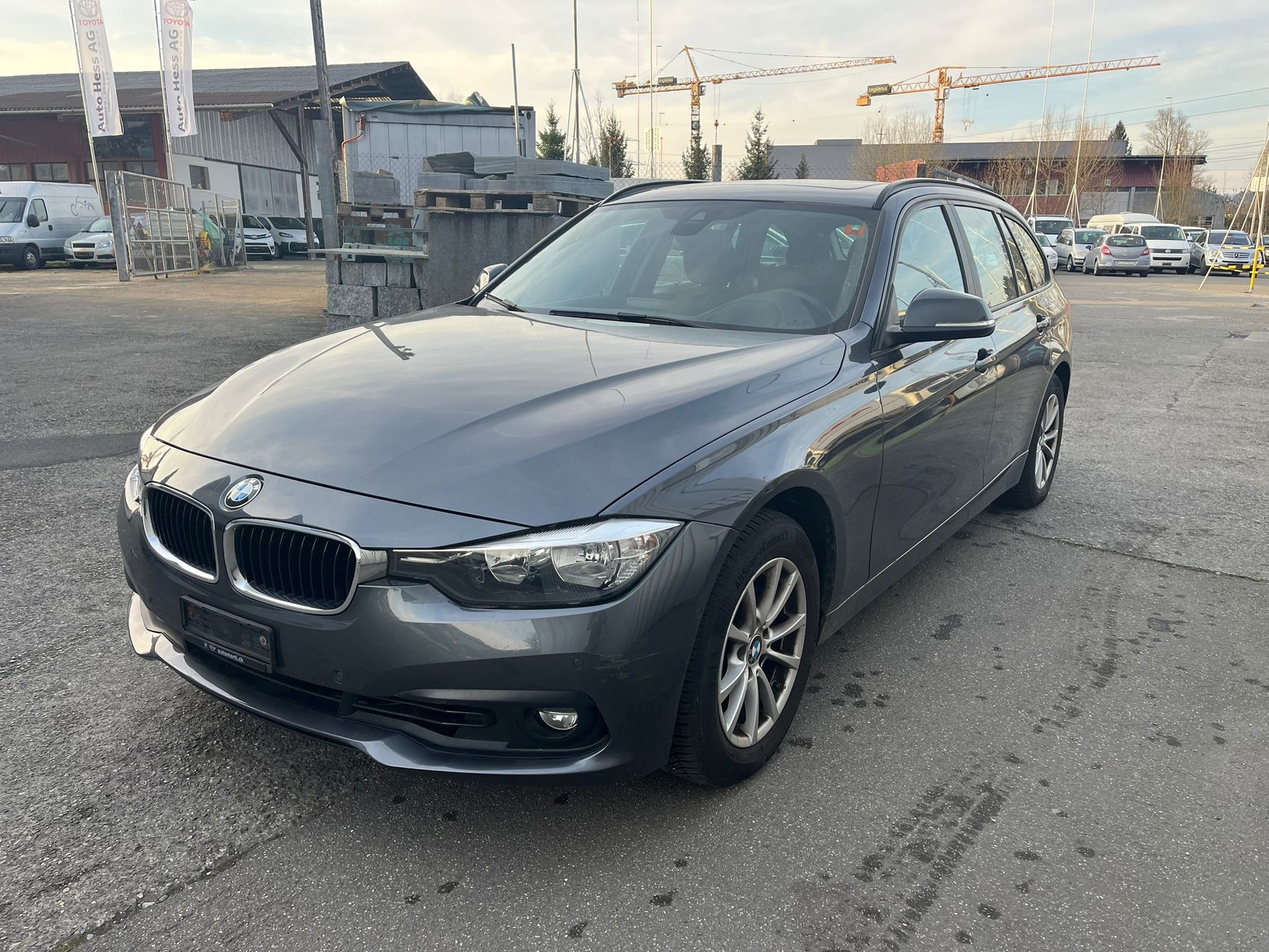 BMW 320i xDrive Touring Luxury Line Steptronic-image-0
