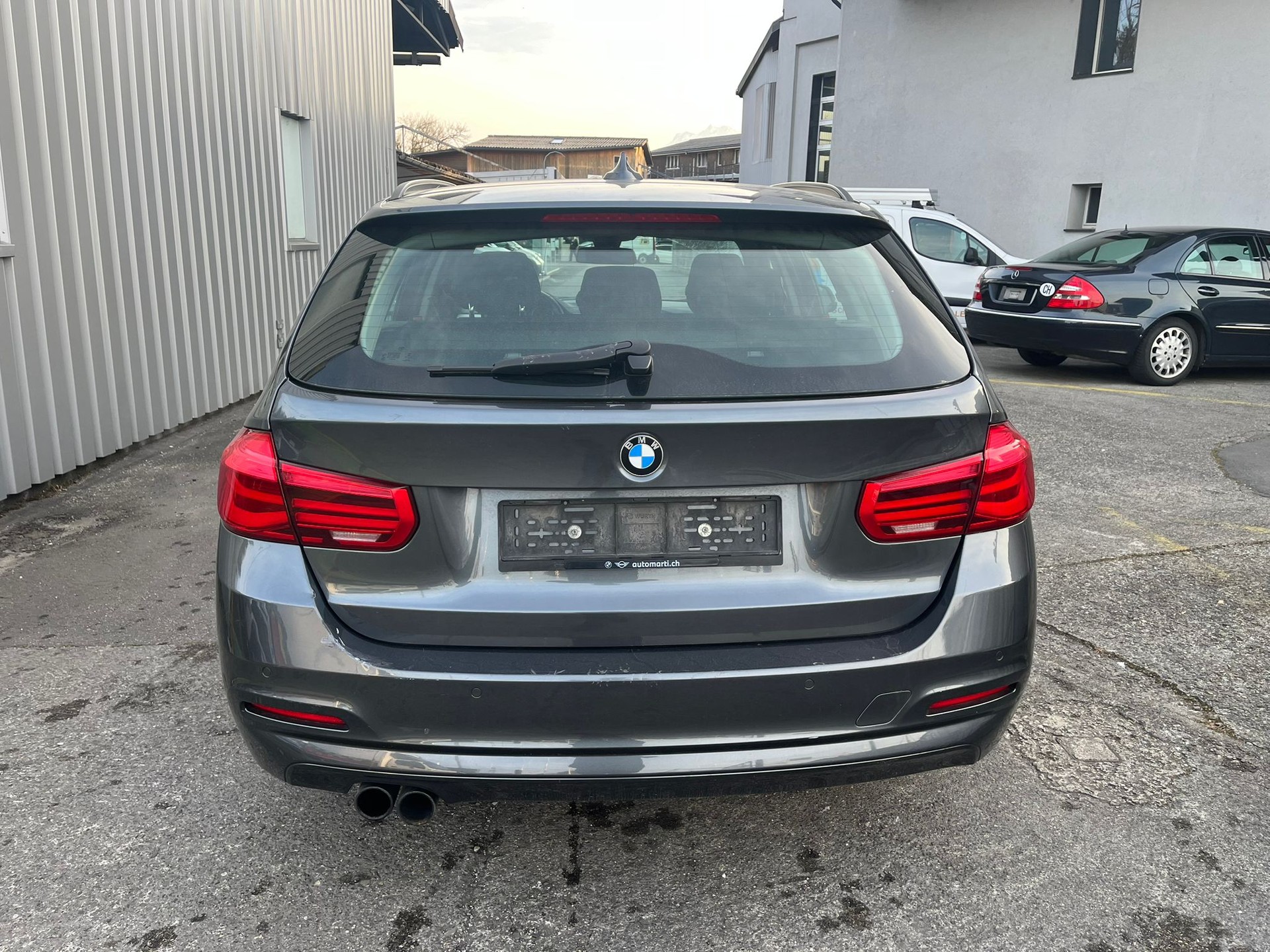 BMW 320i xDrive Touring Luxury Line Steptronic-image-7