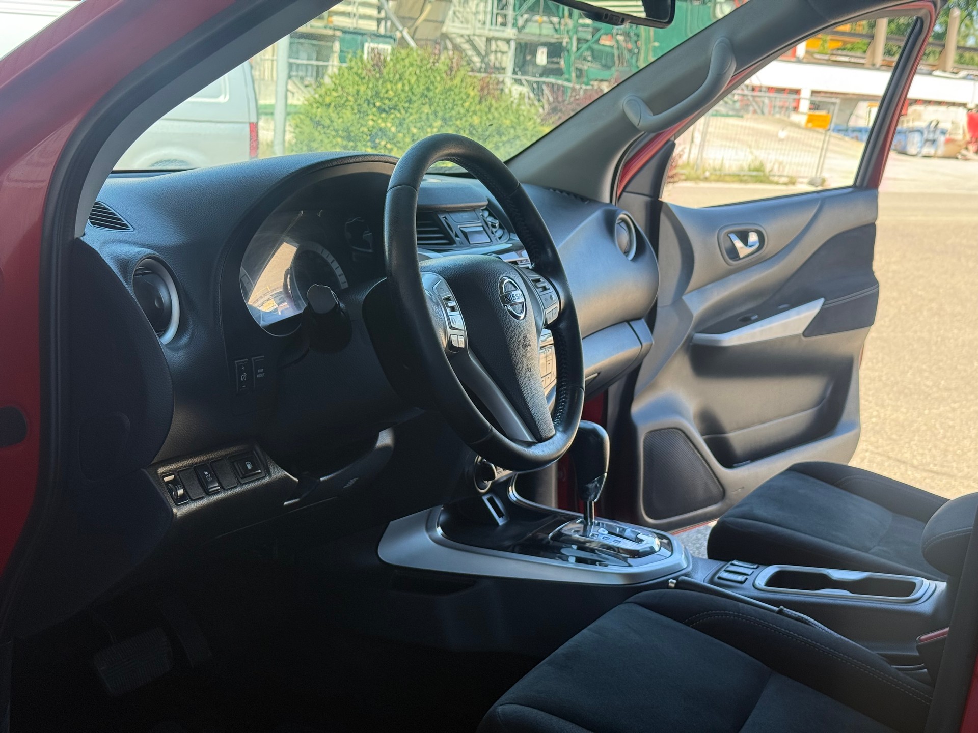 NISSAN Navara Double Cab Tekna 2.3 dCi 4WD Automatic-image-6